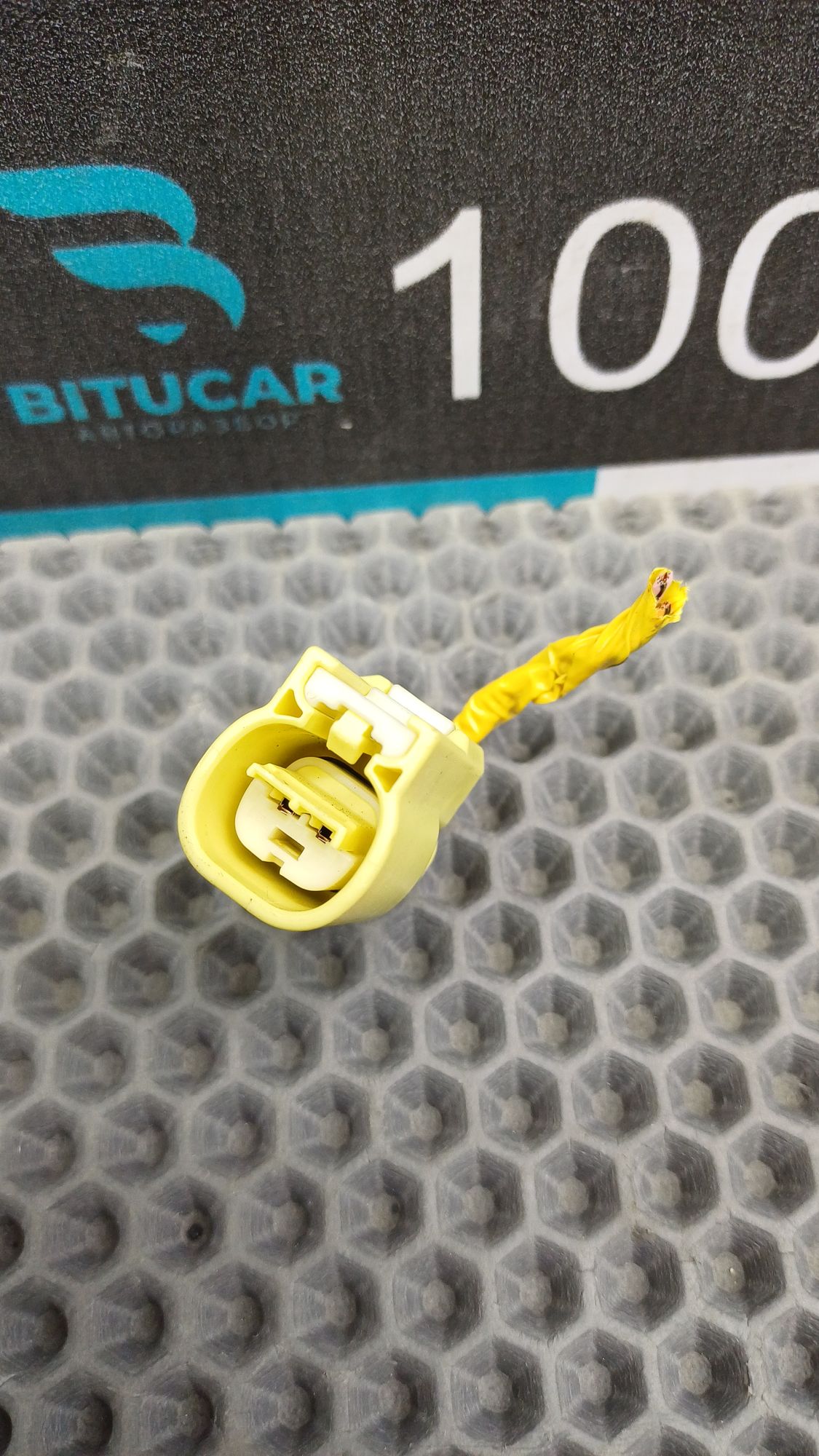 Б/У Фишка проводки водительского сидения Kia Ceed 2 JD (G4FG) 1.6L MT 2015 Хэтчбек, 499 рублей, Краснодар