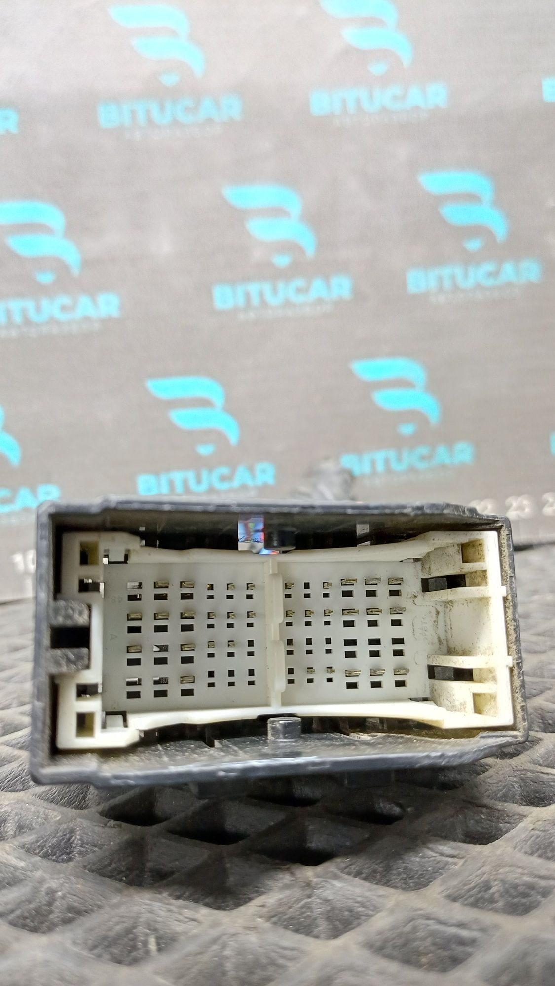 https://ycs.partsauto.market/partsauto-images/thmbs/userImages/c8f07ba63eb5b2f0f6006ea854bf8f7d/part/4c2f5e1a-e9c7-4c79-81b0-de8e91b54459_1777530894811.jpg