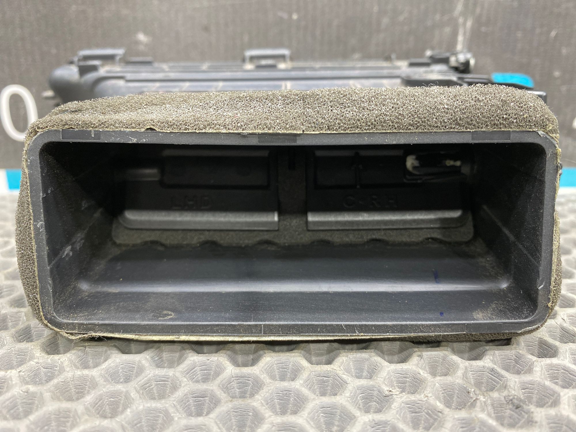 https://ycs.partsauto.market/partsauto-images/thmbs/userImages/c8f07ba63eb5b2f0f6006ea854bf8f7d/part/4cb3f5db-f3ef-48d8-9a84-a0e81d0fe859_1777647880415.jpg