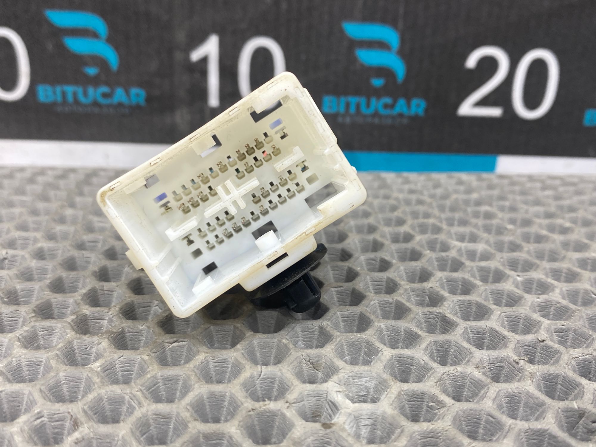 https://ycs.partsauto.market/partsauto-images/thmbs/userImages/c8f07ba63eb5b2f0f6006ea854bf8f7d/part/4e41a90c-ee63-42a7-9fd0-b6a067562bc8_1769260624126.jpg