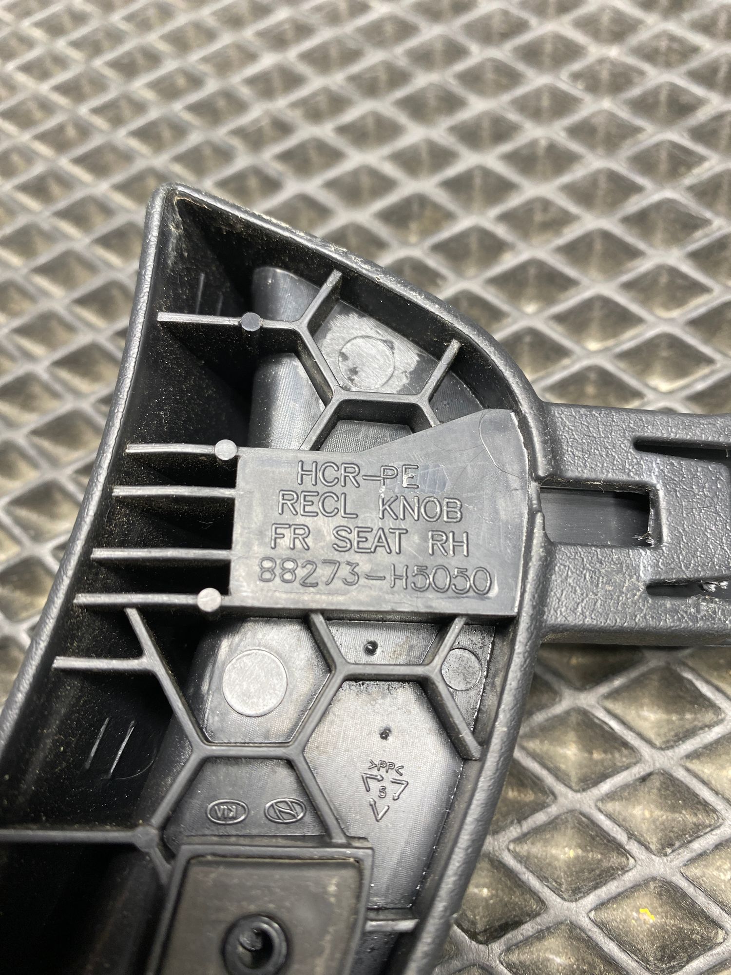 https://ycs.partsauto.market/partsauto-images/thmbs/userImages/c8f07ba63eb5b2f0f6006ea854bf8f7d/part/4e7e3ec3-a596-46c4-97da-b0410b30846b_1776853506849.jpg