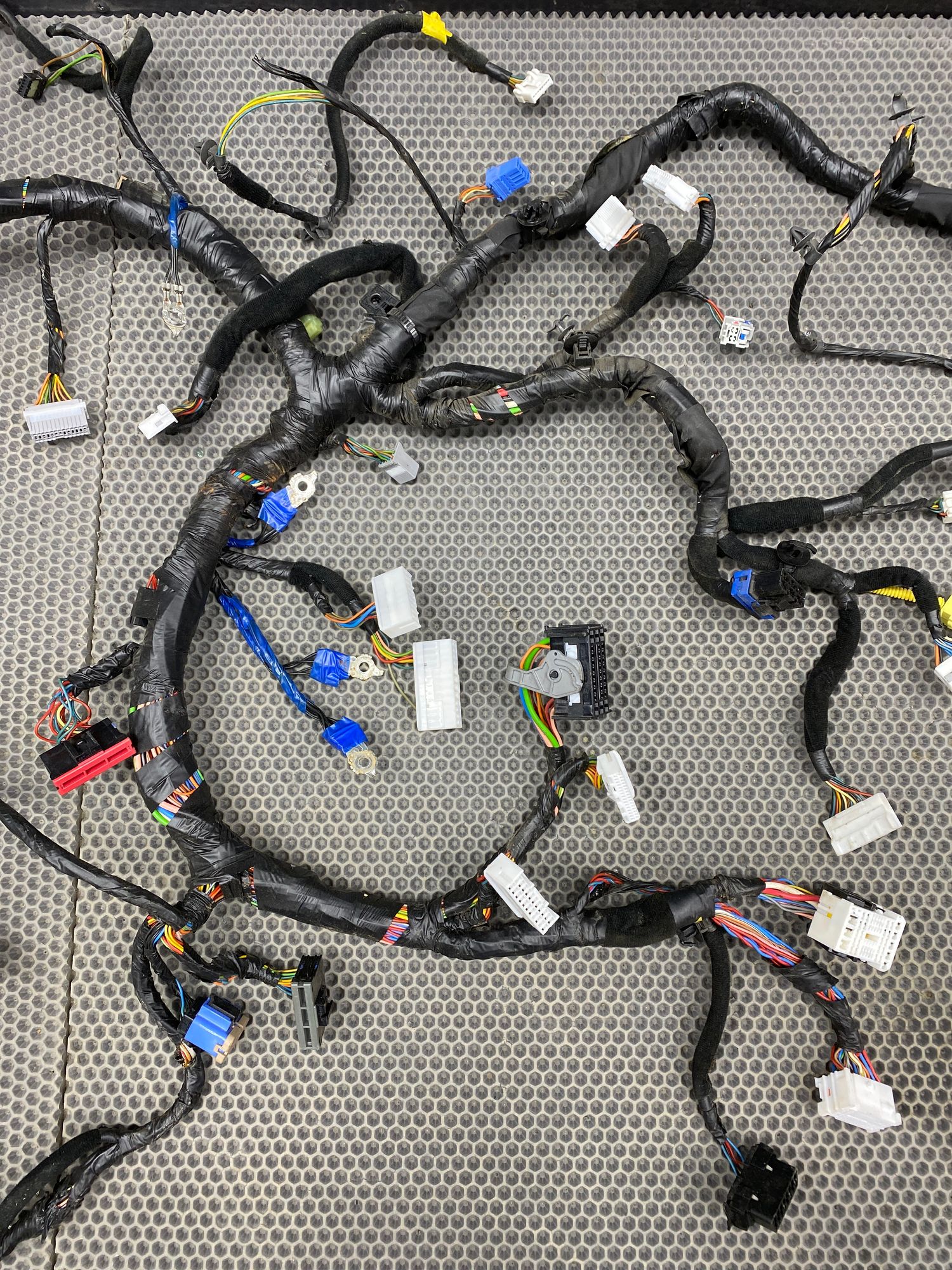 https://ycs.partsauto.market/partsauto-images/thmbs/userImages/c8f07ba63eb5b2f0f6006ea854bf8f7d/part/50017239-170d-4f34-9fe5-a3d90e7dd052_1777562096899.jpg