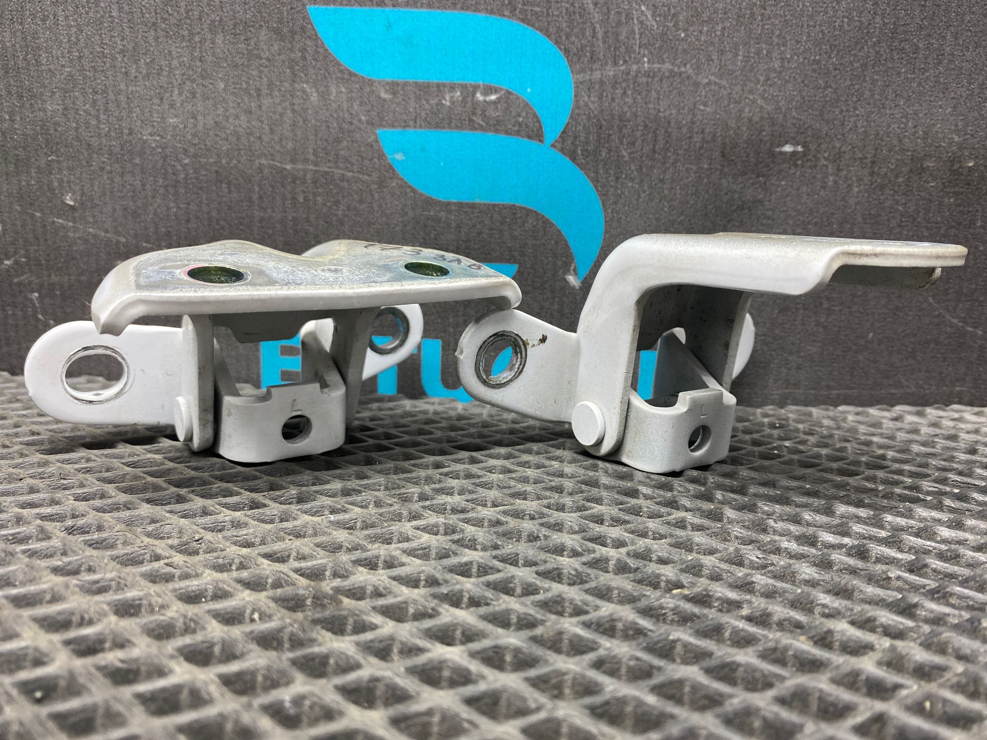https://ycs.partsauto.market/partsauto-images/thmbs/userImages/c8f07ba63eb5b2f0f6006ea854bf8f7d/part/50bb03d6-5261-4340-a474-2e2153d8dd3b_1776941048243.jpg