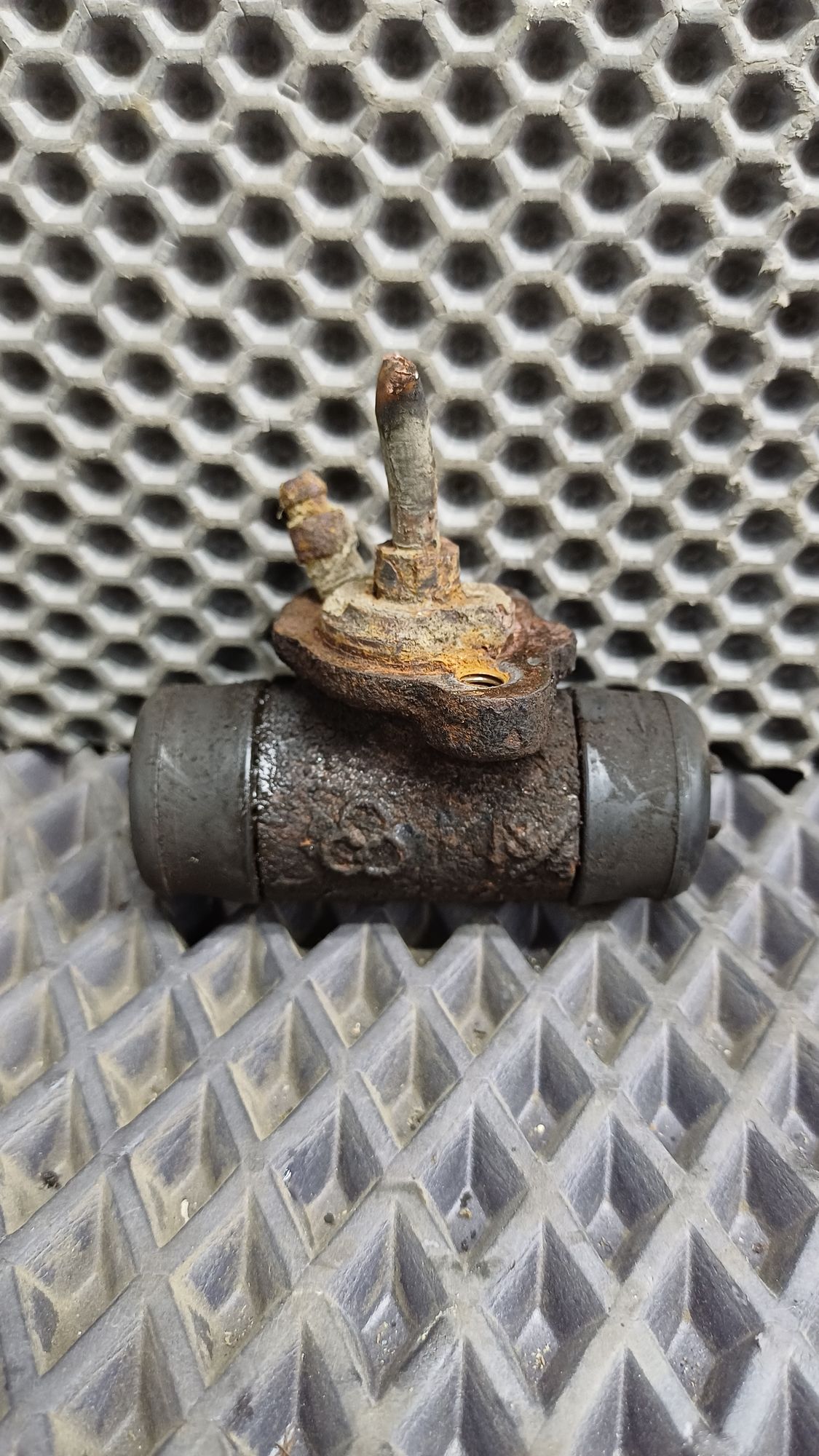 Б/У Цилиндр тормозной задний левый Toyota CARINA E 6 дорест. 1992—1996 1994 Зеленый, 499 рублей, Краснодар