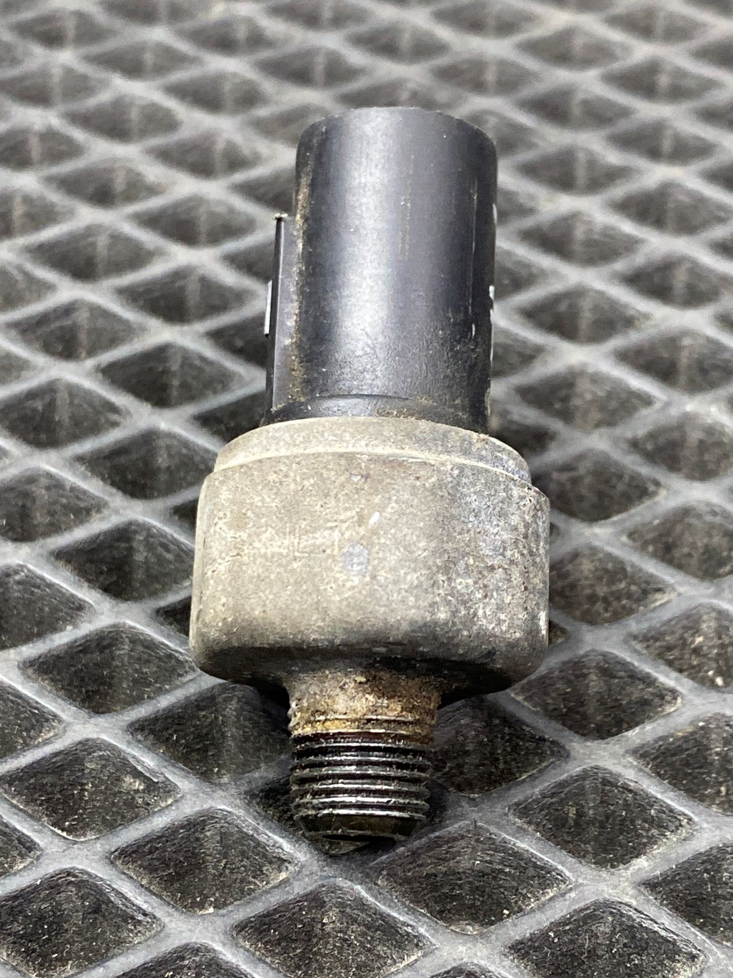 Б/У Датчик давления масла Kia Optima 4 JF (G4KJ) 2.4L AT 2019 GT-Line, 499 рублей, Краснодар