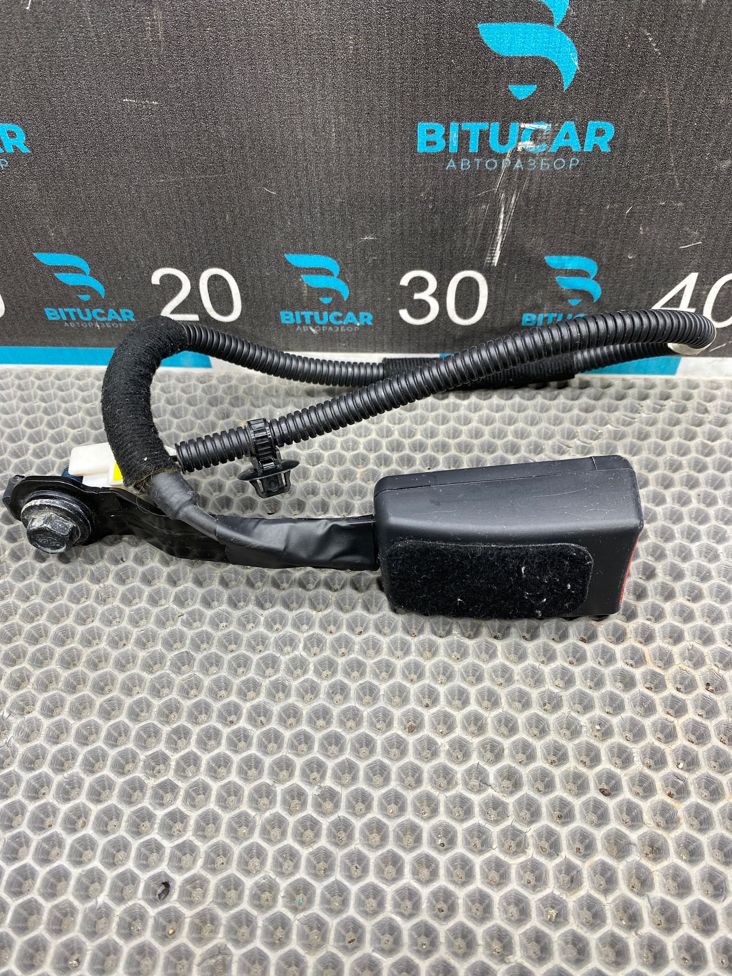 Б/У Замок ремня безопасности передний правый Kia Ceed 2 JD (G4FG) 1.6L MT 2015 Хэтчбек, 1490 рублей, Краснодар