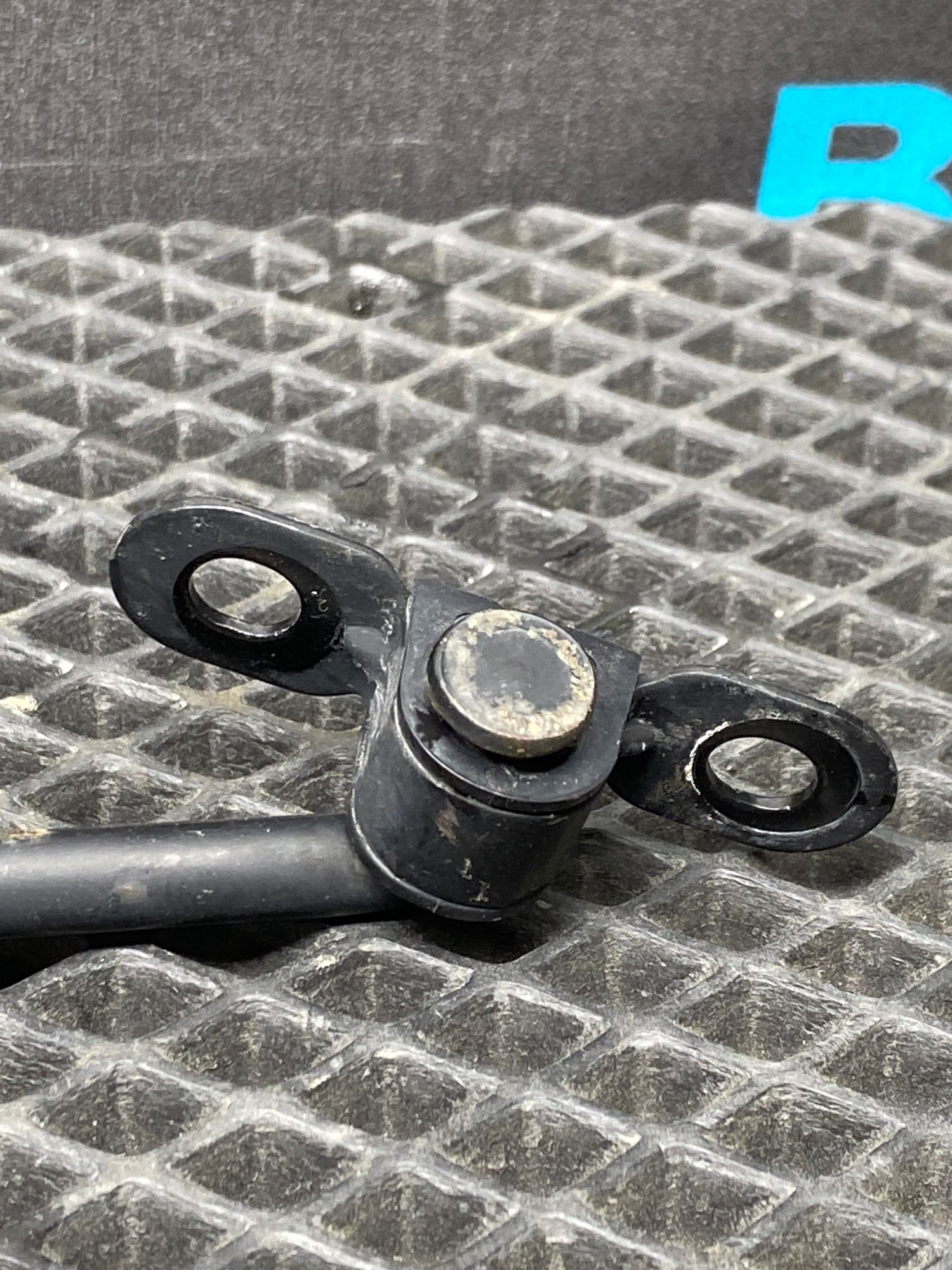 https://ycs.partsauto.market/partsauto-images/thmbs/userImages/c8f07ba63eb5b2f0f6006ea854bf8f7d/part/52662d56-9720-4f15-9e04-806d96e099b9_1777117014091.jpg