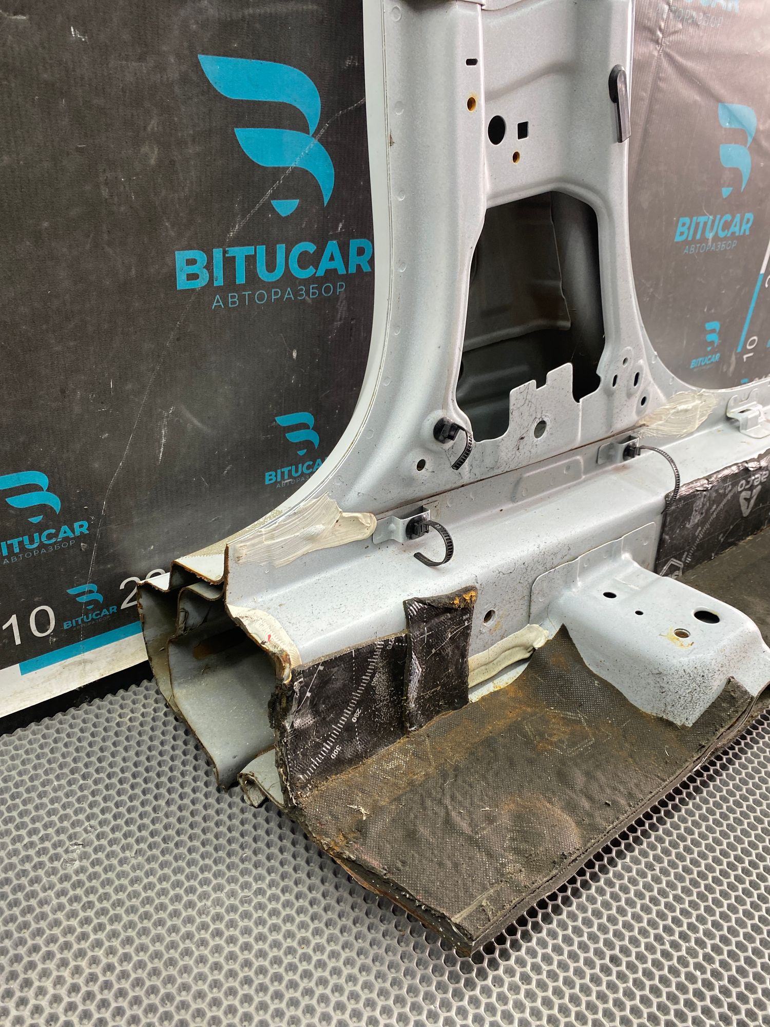 https://ycs.partsauto.market/partsauto-images/thmbs/userImages/c8f07ba63eb5b2f0f6006ea854bf8f7d/part/52817a0a-2d00-42d7-bbc5-9be7a7775c33_1777541236784.jpg