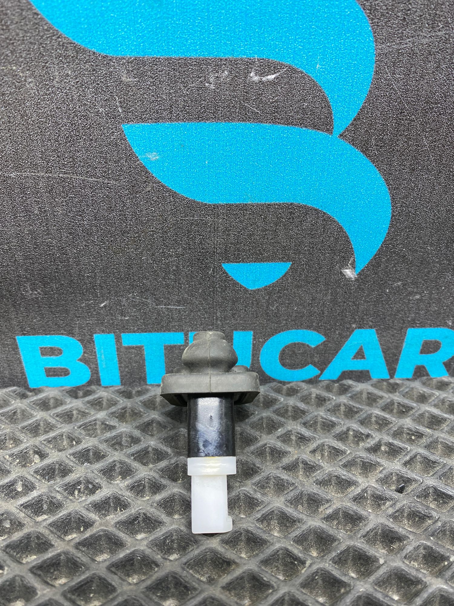 https://ycs.partsauto.market/partsauto-images/thmbs/userImages/c8f07ba63eb5b2f0f6006ea854bf8f7d/part/528f8394-51e2-4e5f-a634-3f61bce483dc_1776944160951.jpg