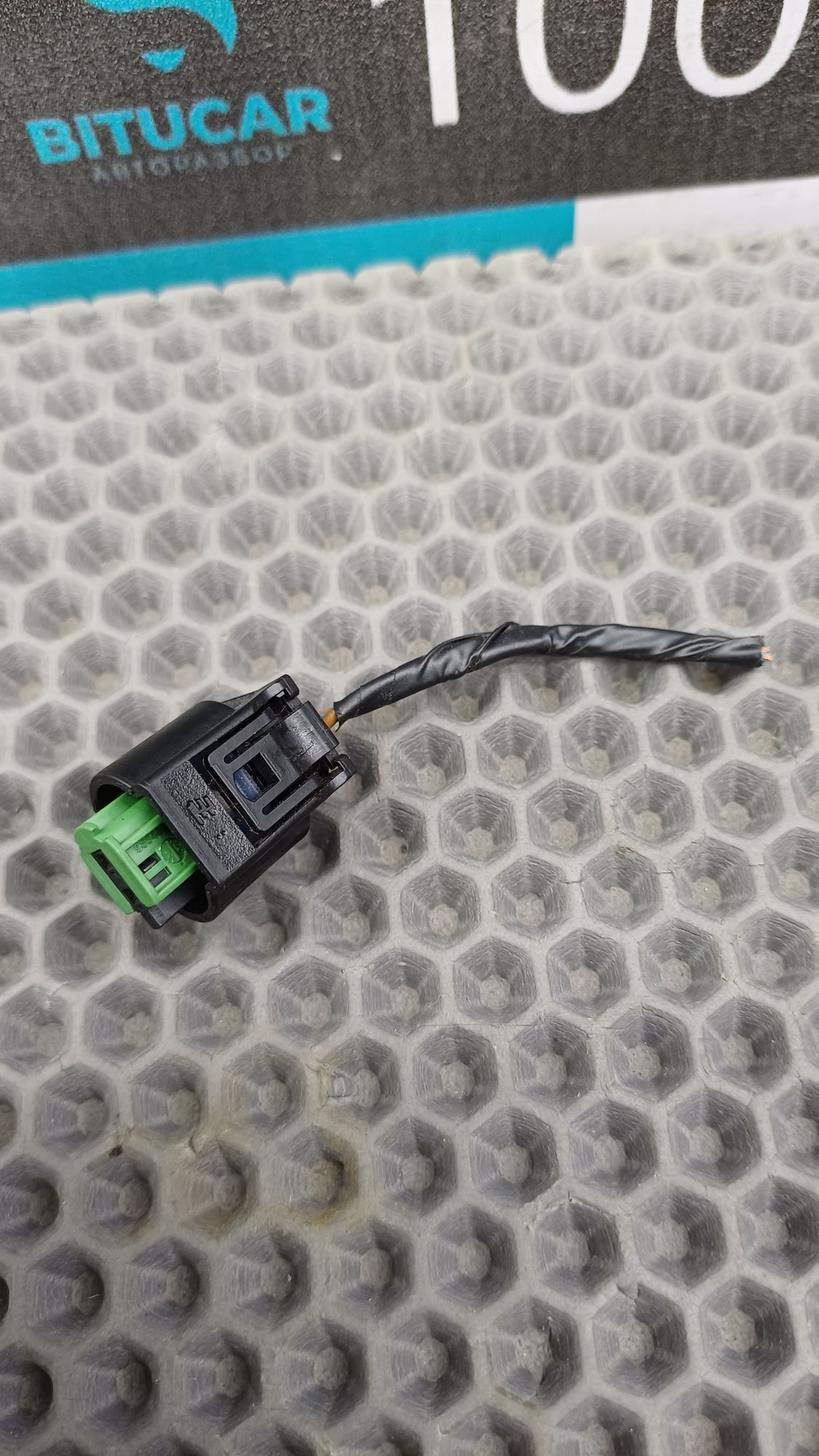 Б/У Фишка проводки водительского сидения Kia Ceed 2 JD (G4FG) 1.6L MT 2015 Хэтчбек, 499 рублей, Краснодар