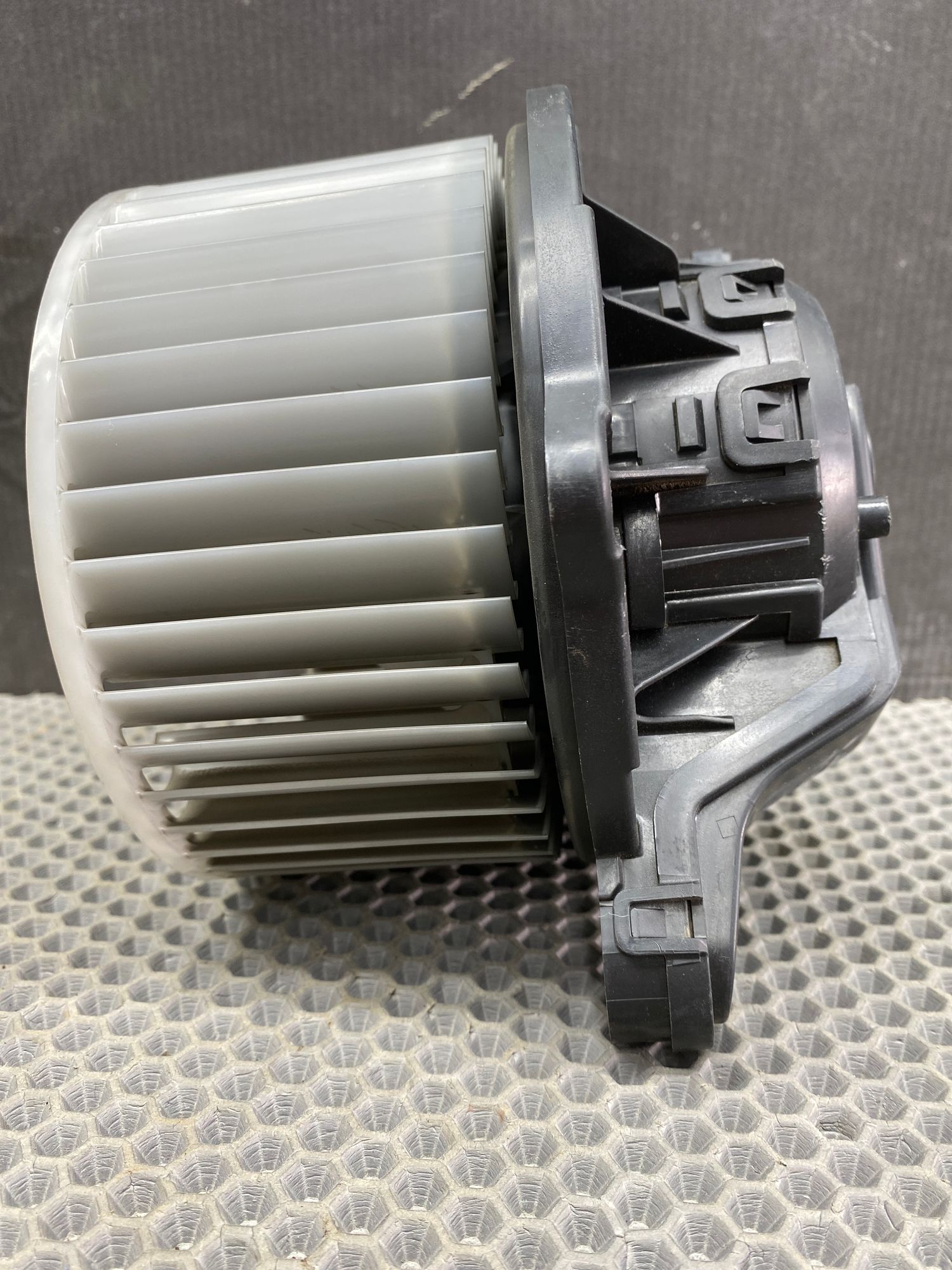 https://ycs.partsauto.market/partsauto-images/thmbs/userImages/c8f07ba63eb5b2f0f6006ea854bf8f7d/part/5436f391-fb1e-4c73-a764-ca49c1684618_1777553141219.jpg