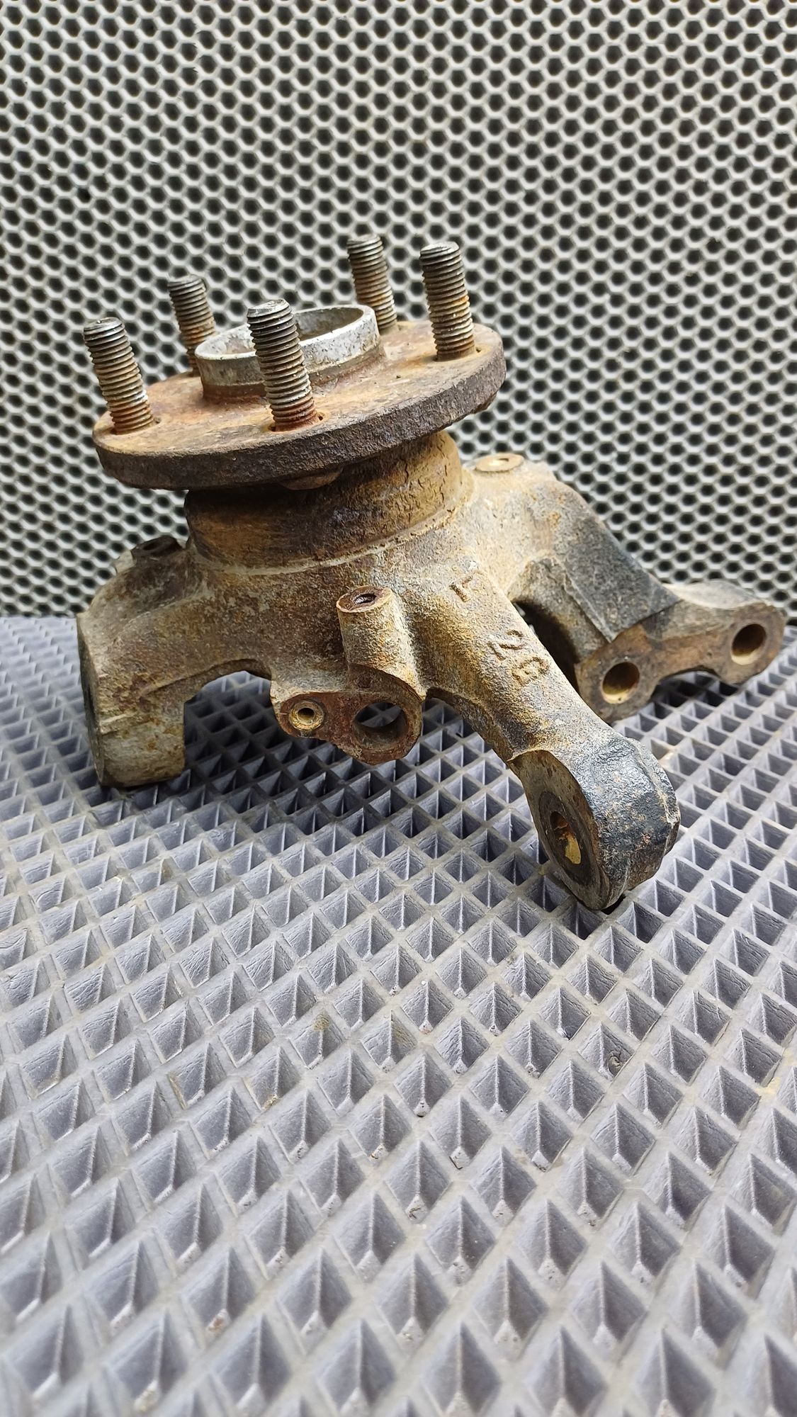 Б/У Поворотный кулак правый Toyota CARINA E 6 дорест. 1992—1996 1994 Зеленый, 1990 рублей, Краснодар