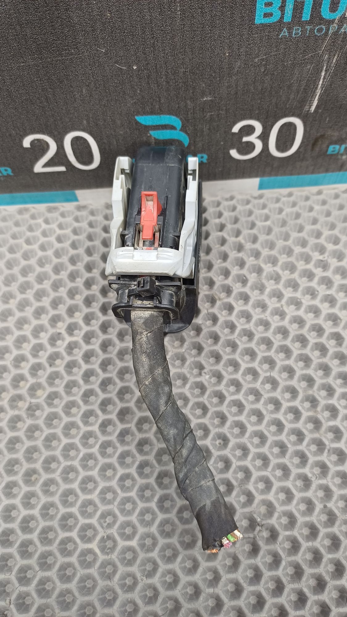 https://ycs.partsauto.market/partsauto-images/thmbs/userImages/c8f07ba63eb5b2f0f6006ea854bf8f7d/part/55373029-3ced-47e8-9adb-af1e6ab38958_1777372610862.jpg