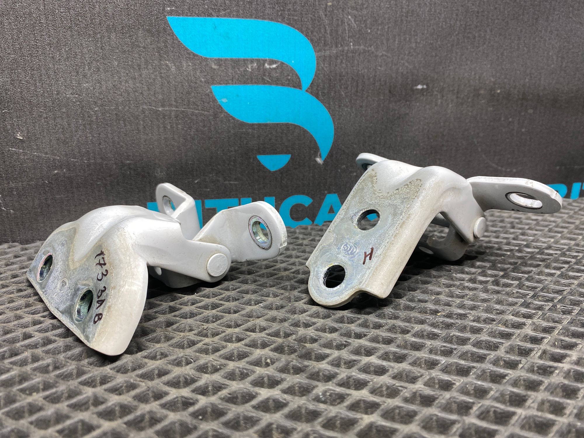 https://ycs.partsauto.market/partsauto-images/thmbs/userImages/c8f07ba63eb5b2f0f6006ea854bf8f7d/part/5578218f-77c0-49aa-9d71-d3cbf0276bcf_1776941049889.jpg