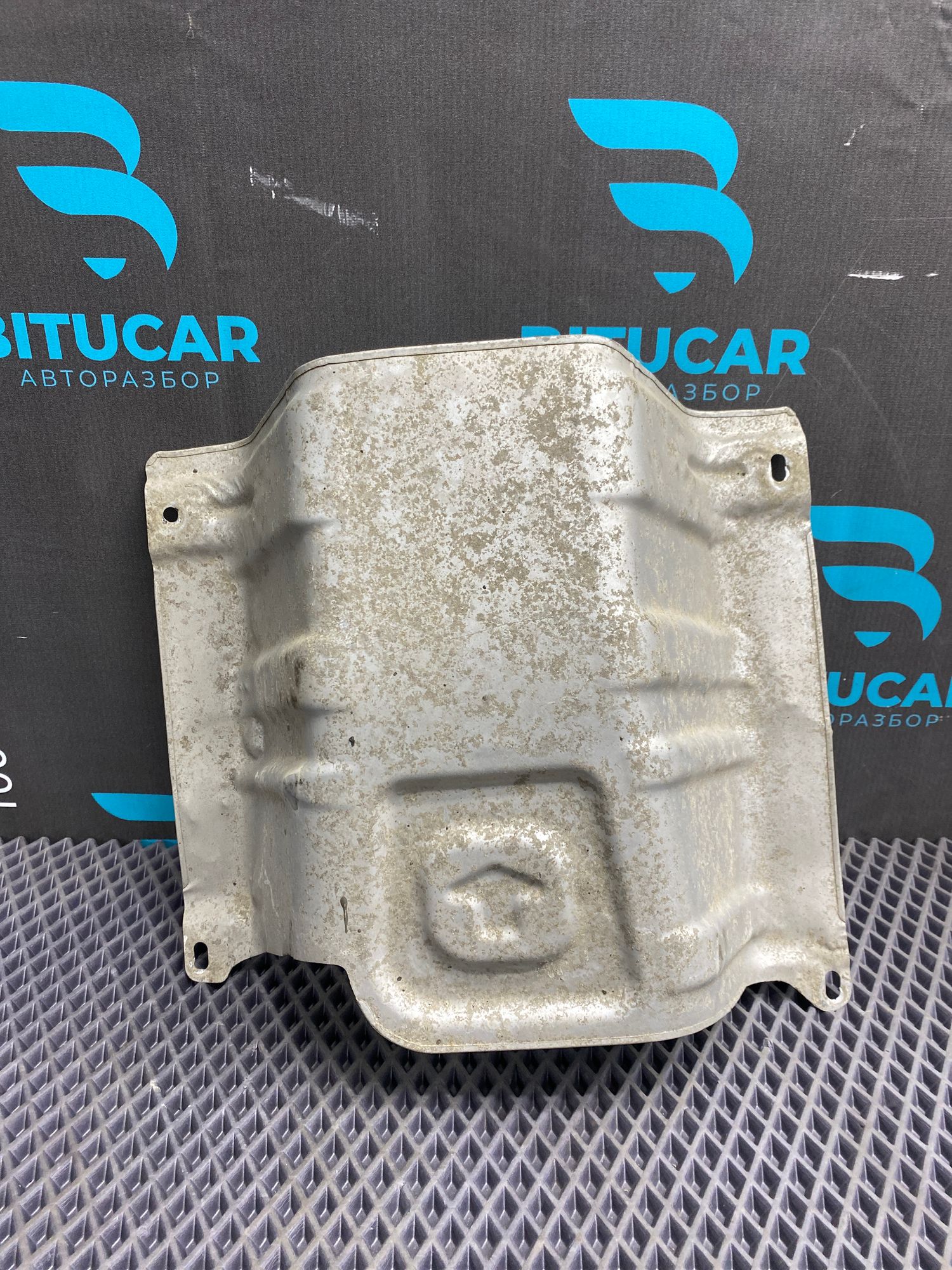 https://ycs.partsauto.market/partsauto-images/thmbs/userImages/c8f07ba63eb5b2f0f6006ea854bf8f7d/part/564c6128-d1d6-4d7f-9e2a-c4e70800b191_1774082048999.jpg