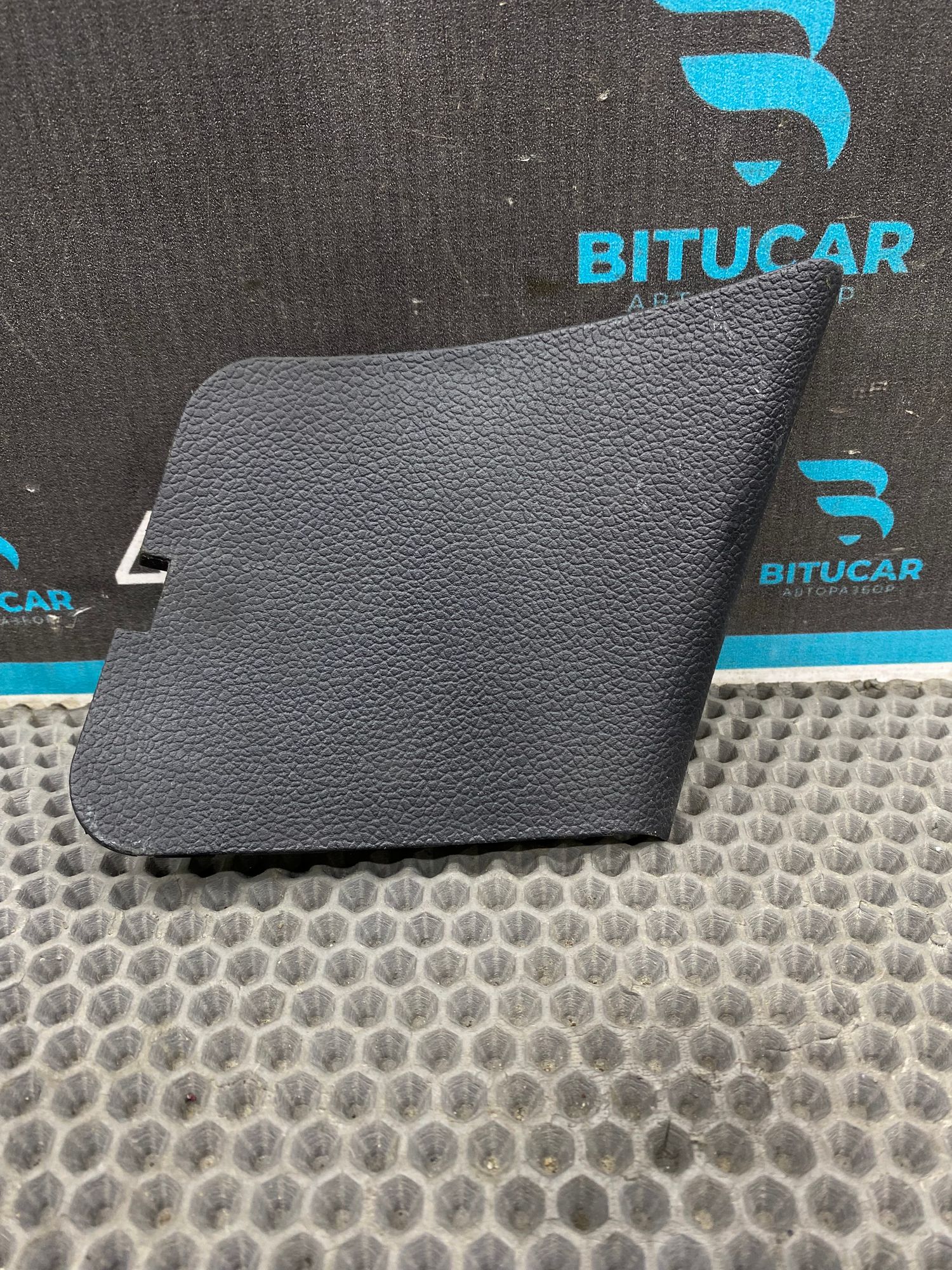 https://ycs.partsauto.market/partsauto-images/thmbs/userImages/c8f07ba63eb5b2f0f6006ea854bf8f7d/part/565e1eae-a2d3-40ef-8395-45254eb1b6fd_1771325234747.jpg