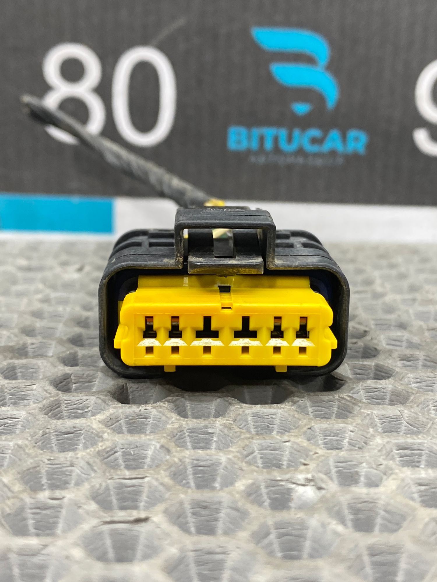 https://ycs.partsauto.market/partsauto-images/thmbs/userImages/c8f07ba63eb5b2f0f6006ea854bf8f7d/part/56728368-51c2-41fe-b71c-8274dc1ba015_1765893565077.jpg