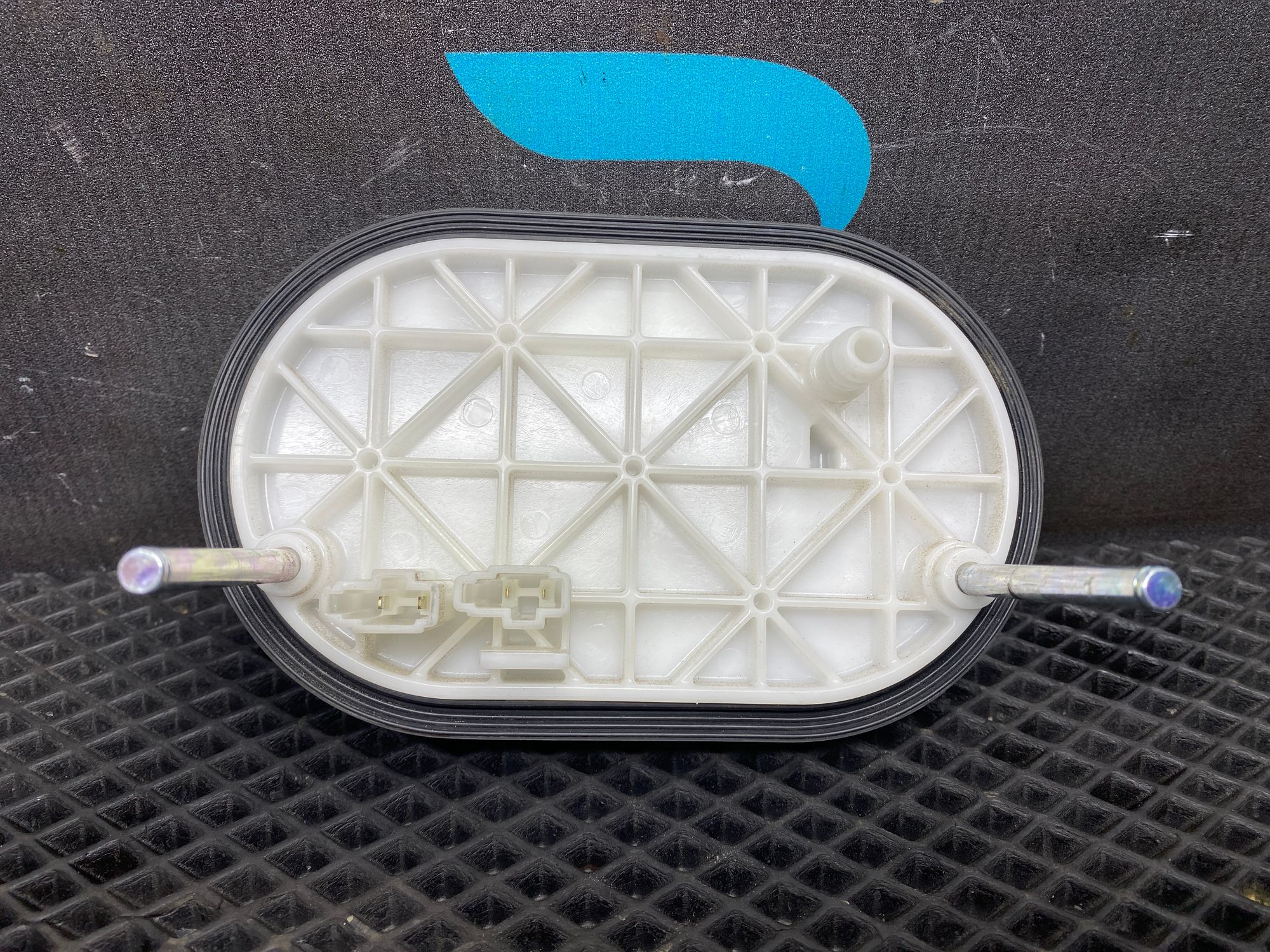 https://ycs.partsauto.market/partsauto-images/thmbs/userImages/c8f07ba63eb5b2f0f6006ea854bf8f7d/part/57650326-e1f6-43c7-92fd-7e9245855ad4_1777359509077.jpg