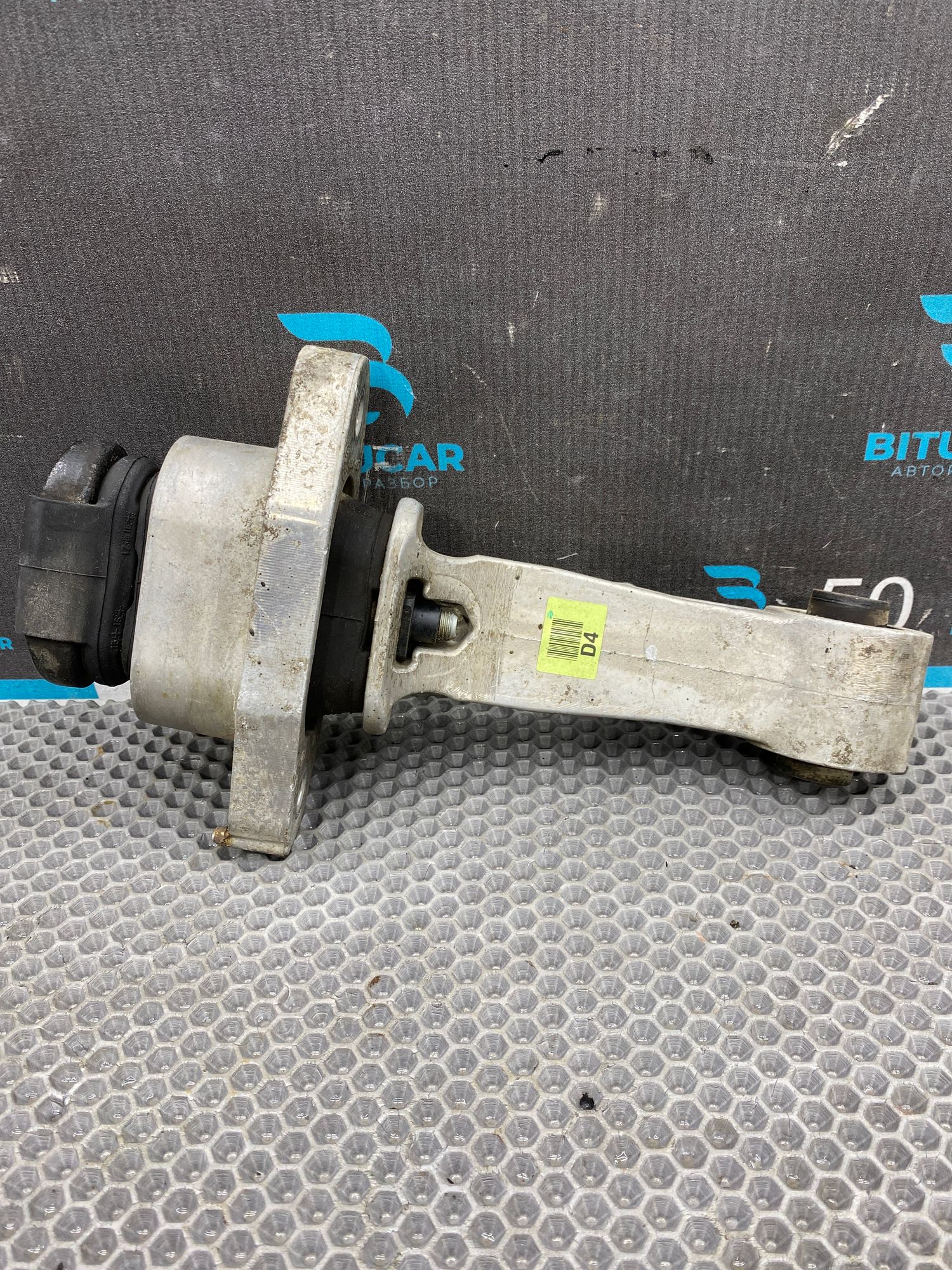 https://ycs.partsauto.market/partsauto-images/thmbs/userImages/c8f07ba63eb5b2f0f6006ea854bf8f7d/part/58012a31-919d-49af-9030-d180512d46d7_1775200640807.jpg