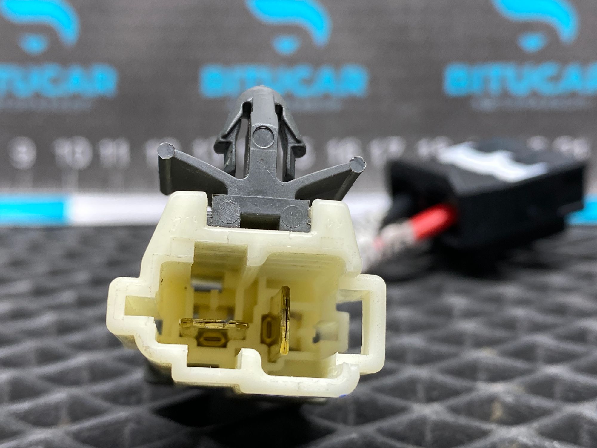 https://ycs.partsauto.market/partsauto-images/thmbs/userImages/c8f07ba63eb5b2f0f6006ea854bf8f7d/part/59c4b0c2-aa63-4f76-9188-cb80c5bb86cd_1777727741760.jpg