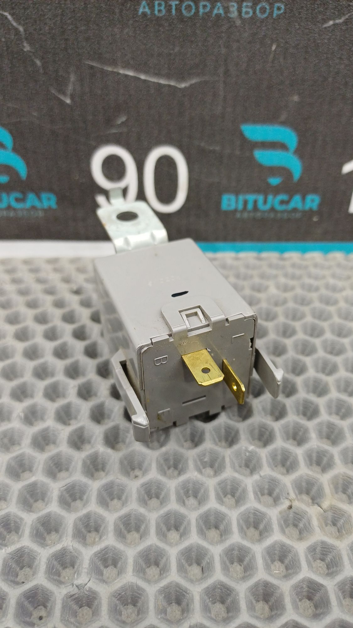 https://ycs.partsauto.market/partsauto-images/thmbs/userImages/c8f07ba63eb5b2f0f6006ea854bf8f7d/part/59d1bb5f-1c4a-47ed-be20-319c288c1bac_1775052379554.jpg