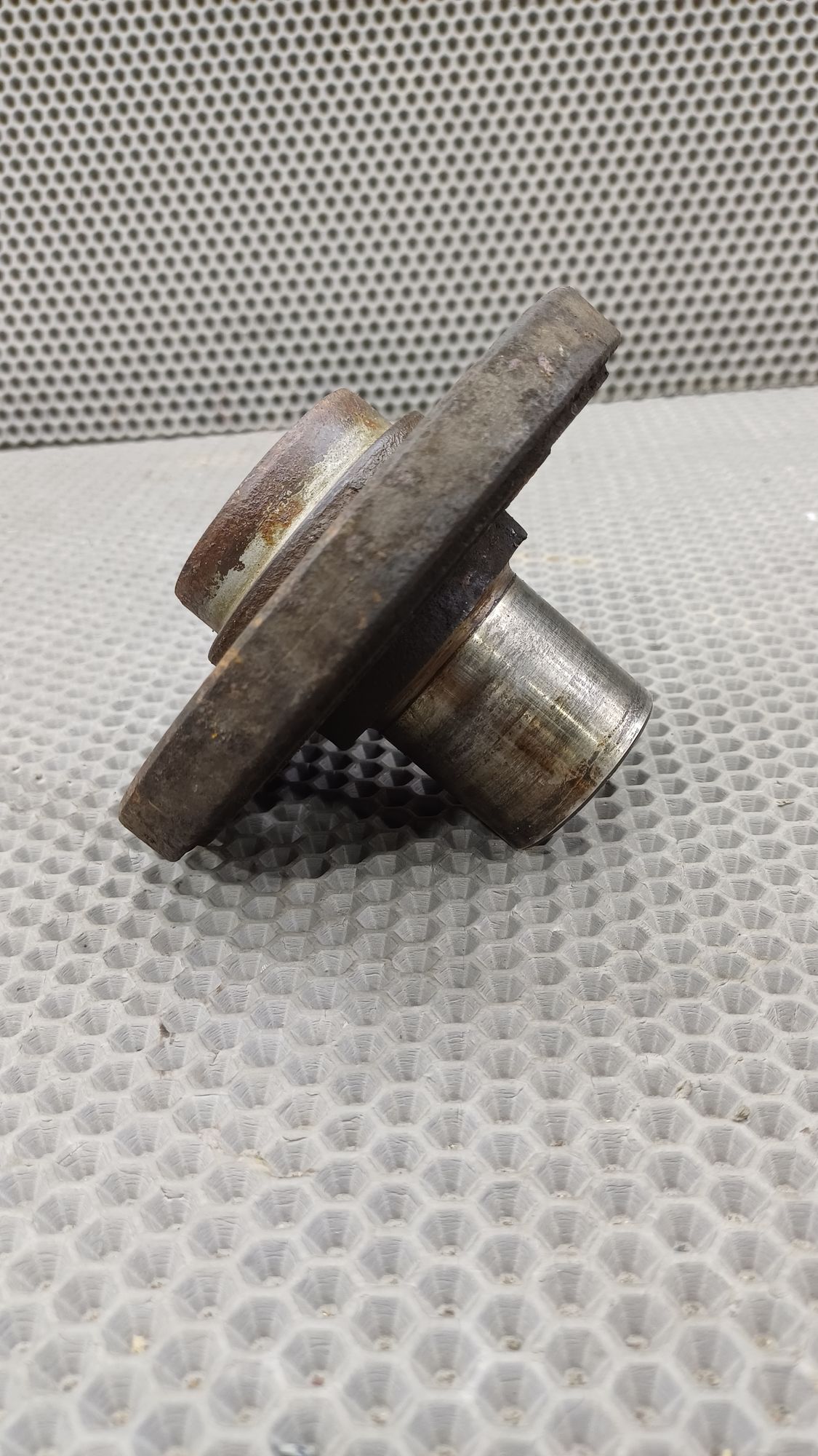 Б/У Ступица задняя правая Volkswagen Transporter T4 4 дорест. 1990—2003 1993 синий, 1890 рублей, Краснодар