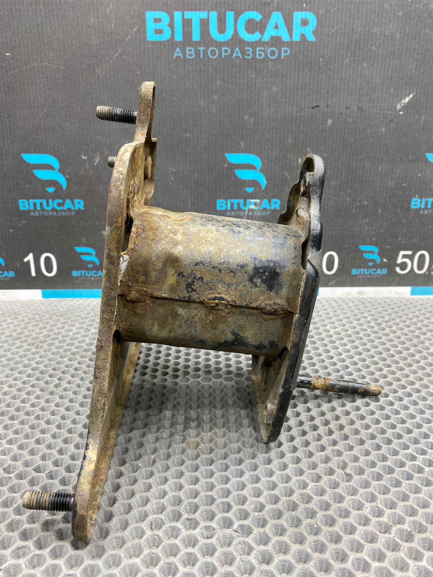 https://ycs.partsauto.market/partsauto-images/thmbs/userImages/c8f07ba63eb5b2f0f6006ea854bf8f7d/part/5a326215-9dbd-4b55-b643-fcbc8b68e7f0_1777815631397.jpg