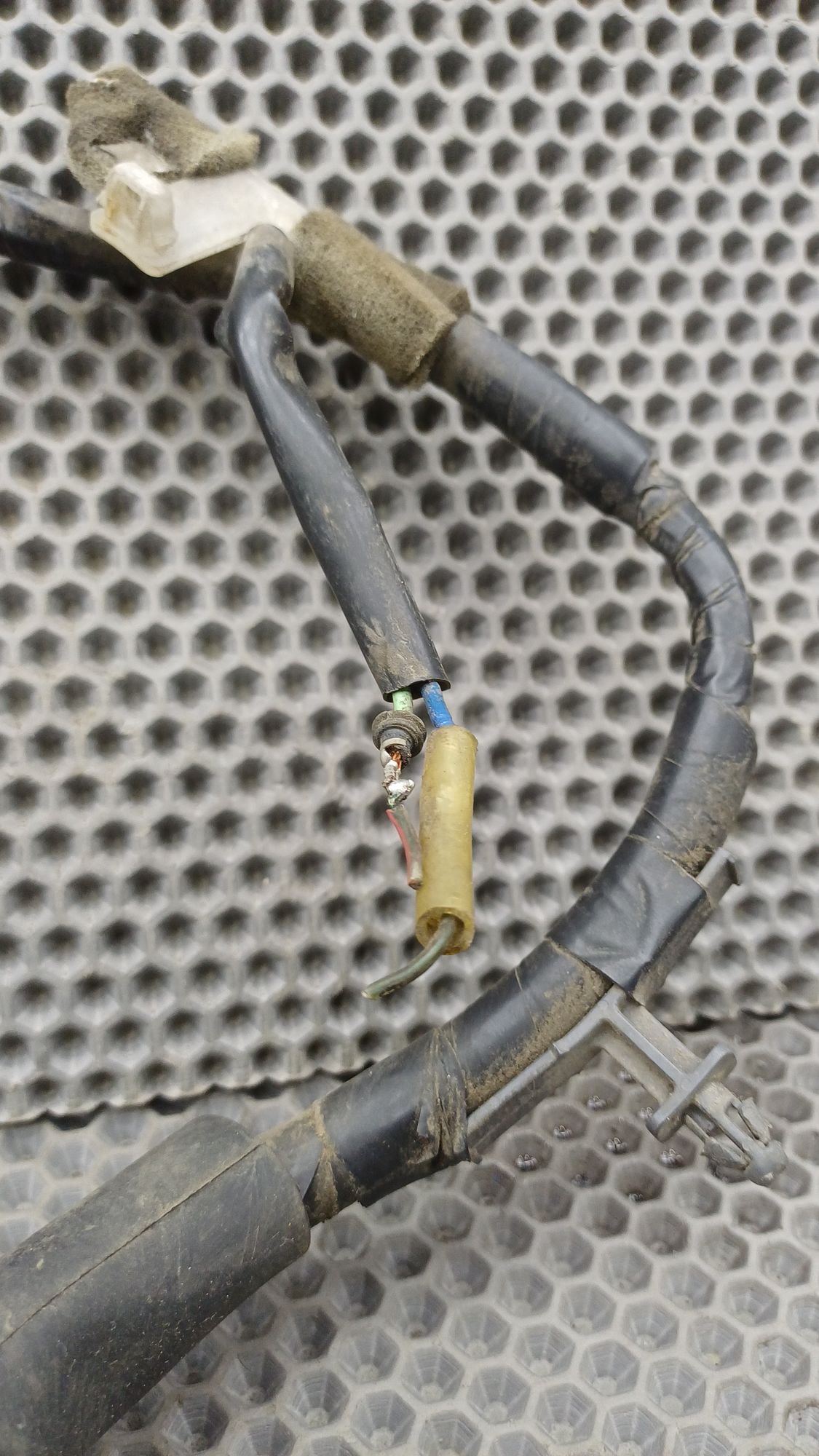 https://ycs.partsauto.market/partsauto-images/thmbs/userImages/c8f07ba63eb5b2f0f6006ea854bf8f7d/part/5a94d65f-a53f-45cf-bfb4-7ed53915a59a_1774343691439.jpg