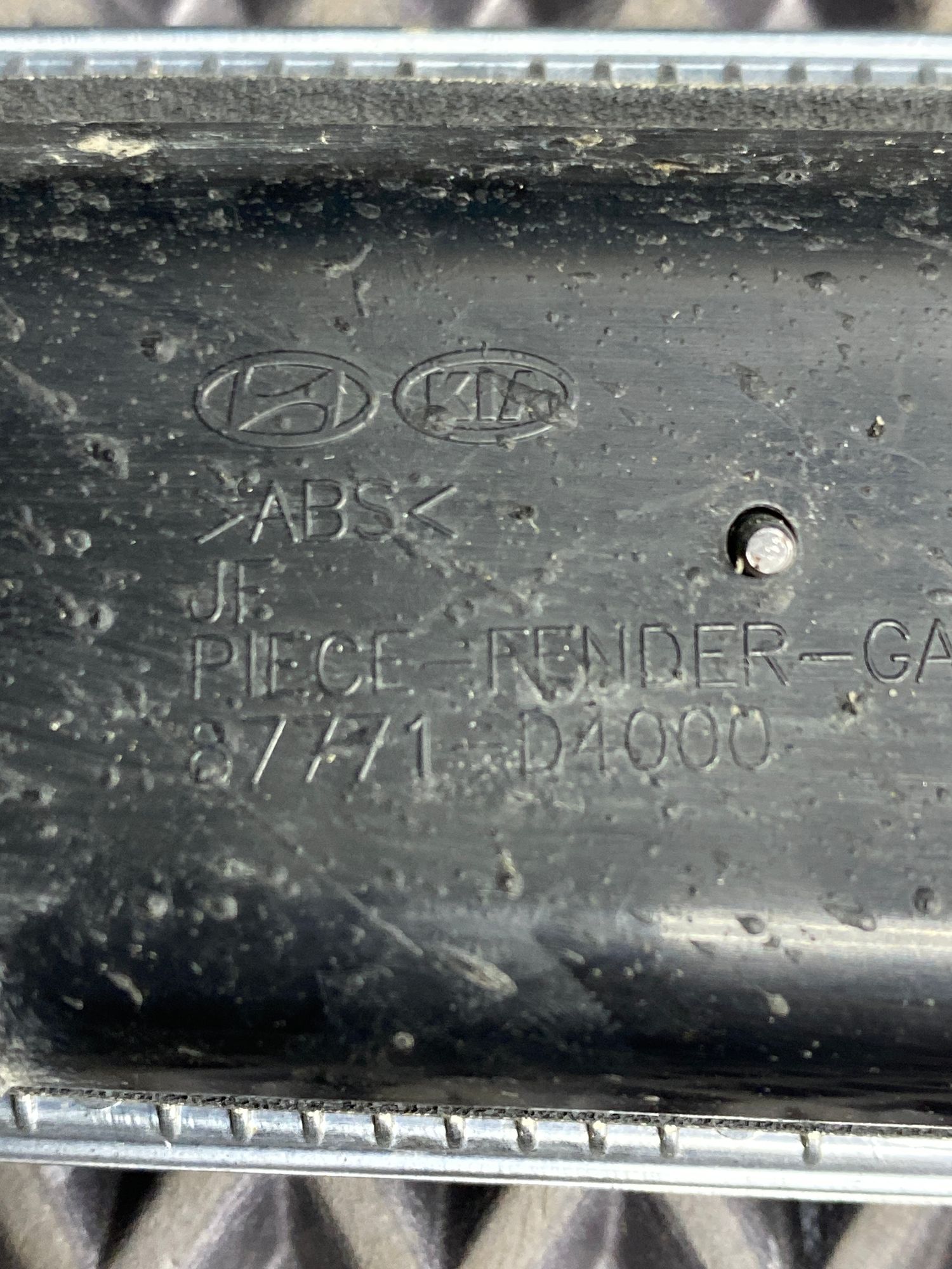 Б/У Молдинг крыла Kia Optima 4 JF (G4KJ) 2.4L AT 2019 GT-Line, 990 рублей, Краснодар