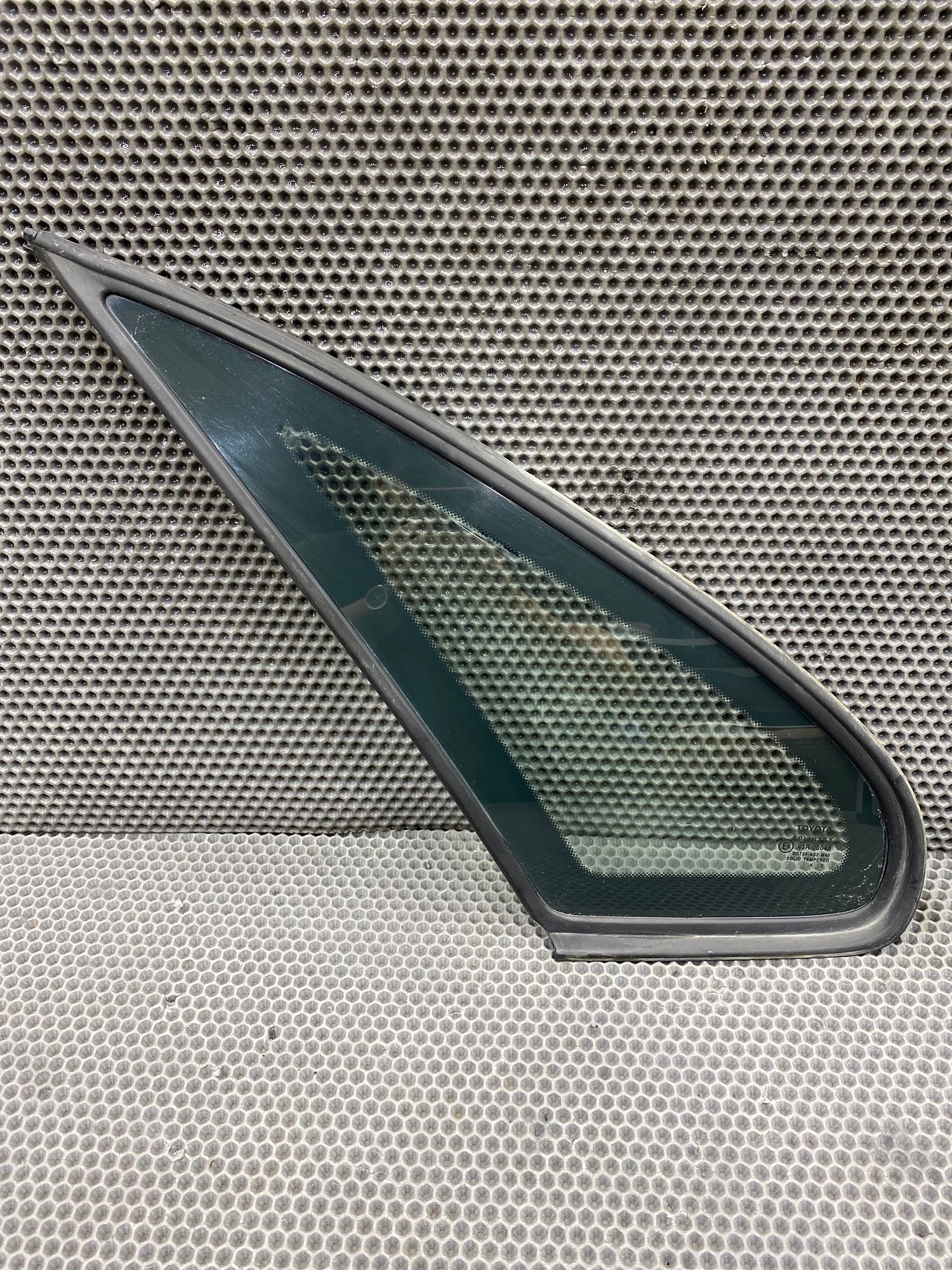 Б/У Стекло кузова глухое заднее левое Toyota CARINA E 6 дорест. 1992—1996 1994 Зеленый, 890 рублей, Краснодар