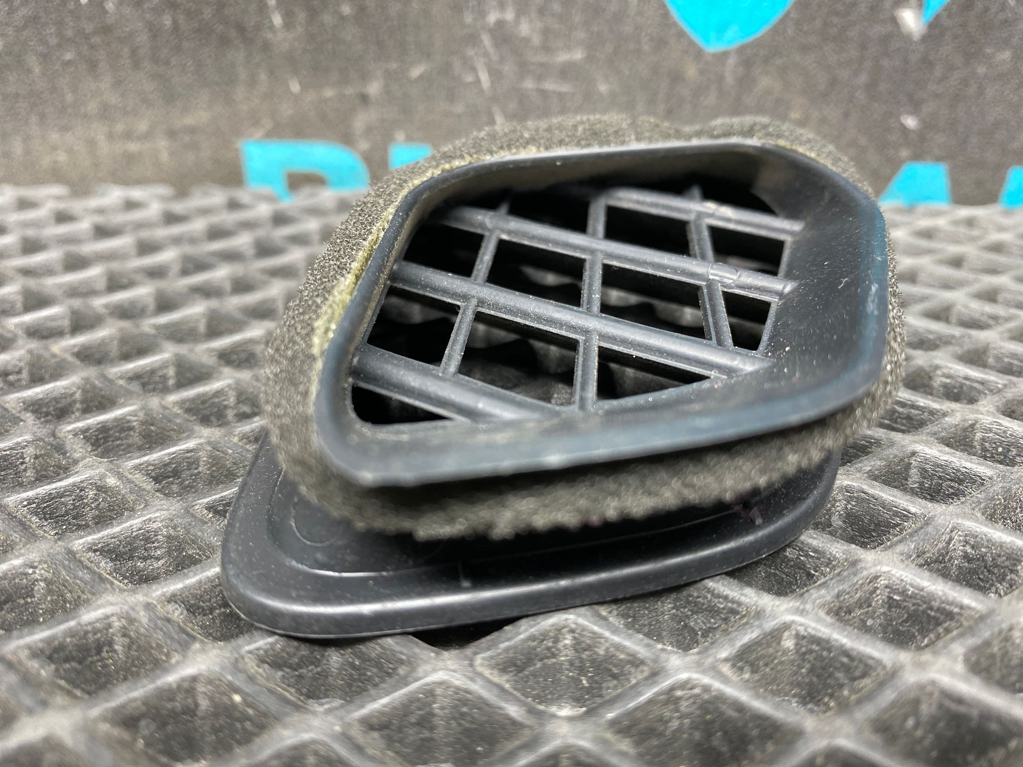 https://ycs.partsauto.market/partsauto-images/thmbs/userImages/c8f07ba63eb5b2f0f6006ea854bf8f7d/part/5be99f24-ab06-4c31-be87-0535e5d387d0_1777732521908.jpg