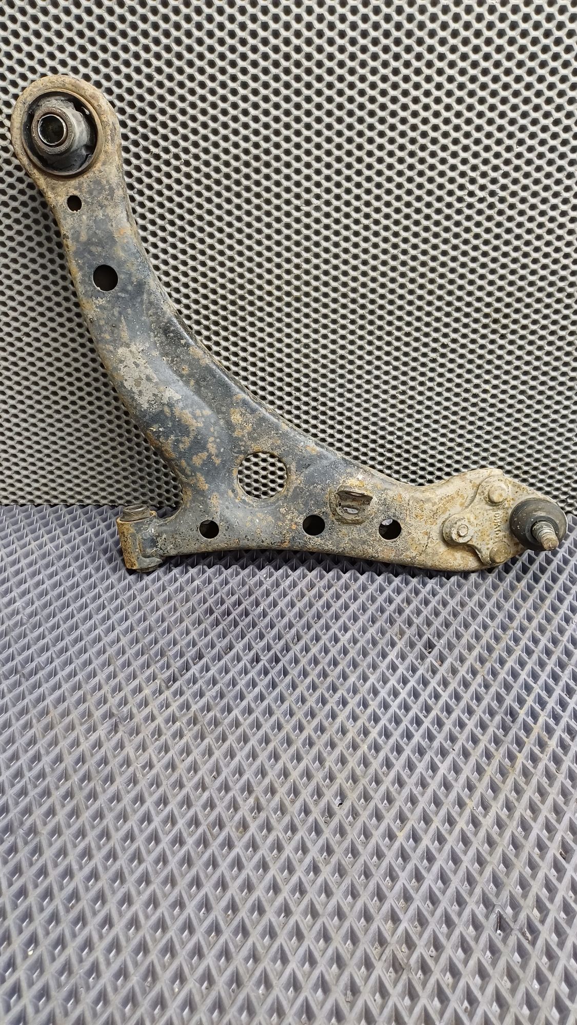 Б/У Рычаг передний левый нижний Toyota CARINA E 6 дорест. 1992—1996 1994 Зеленый, 1290 рублей, Краснодар