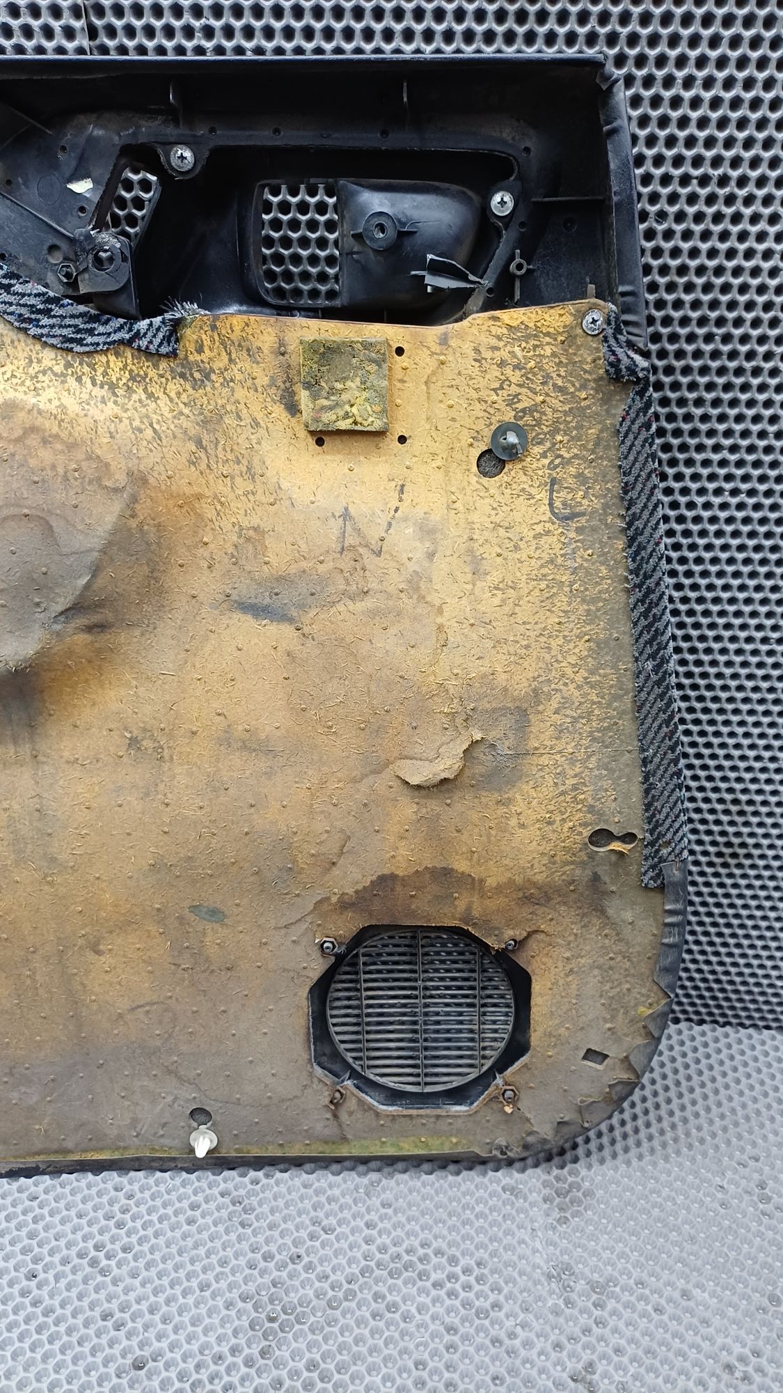 Б/У Обшивка двери задней правой Toyota CARINA E 6 дорест. 1992—1996 1994 Зеленый, 990 рублей, Краснодар