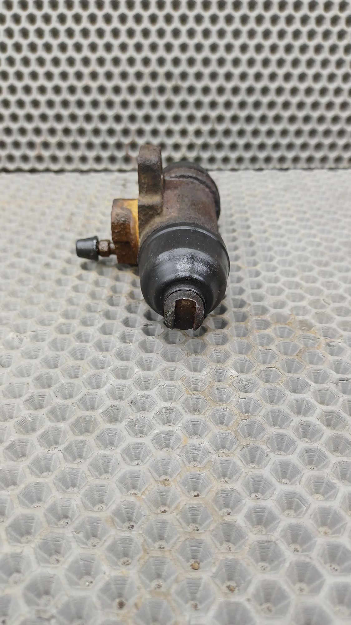 Б/У Цилиндр тормозной задний правый Volkswagen Transporter T4 4 дорест. 1990—2003 1993 синий, 790 рублей, Краснодар