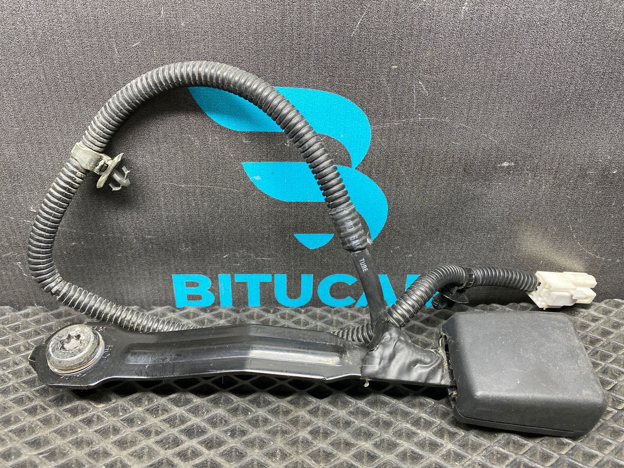 https://ycs.partsauto.market/partsauto-images/thmbs/userImages/c8f07ba63eb5b2f0f6006ea854bf8f7d/part/5d452479-1091-4405-8827-a365a7817c0e_1776942551896.jpg