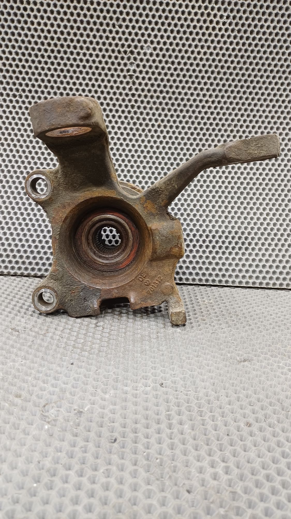 Б/У Ступица передняя правая с кулаком поворотным Volkswagen Transporter T4 4 дорест. 1990—2003 1993 синий, 2490 рублей, Краснодар