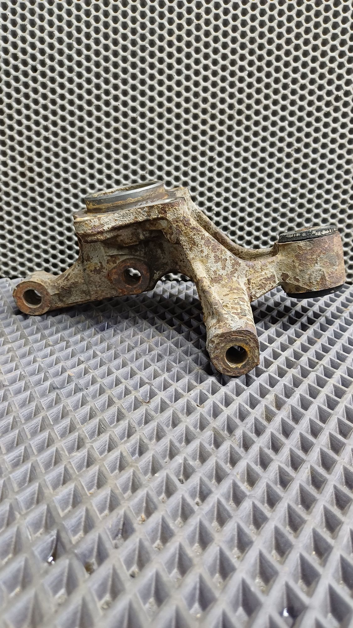 Б/У Поворотный кулак задний правый Toyota CARINA E 6 дорест. 1992—1996 1994 Зеленый, 1990 рублей, Краснодар