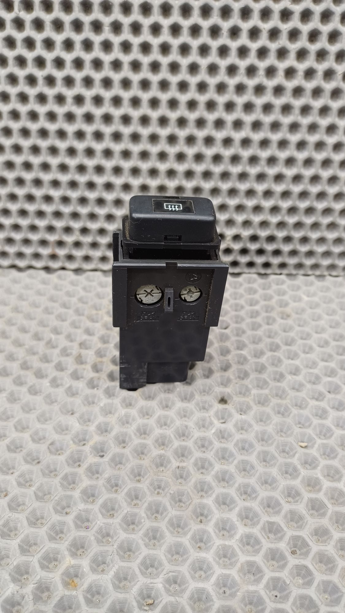 Б/У Кнопка обогрева заднего стекла Toyota CARINA E 6 дорест. 1992—1996 1994 Зеленый, 590 рублей, Краснодар