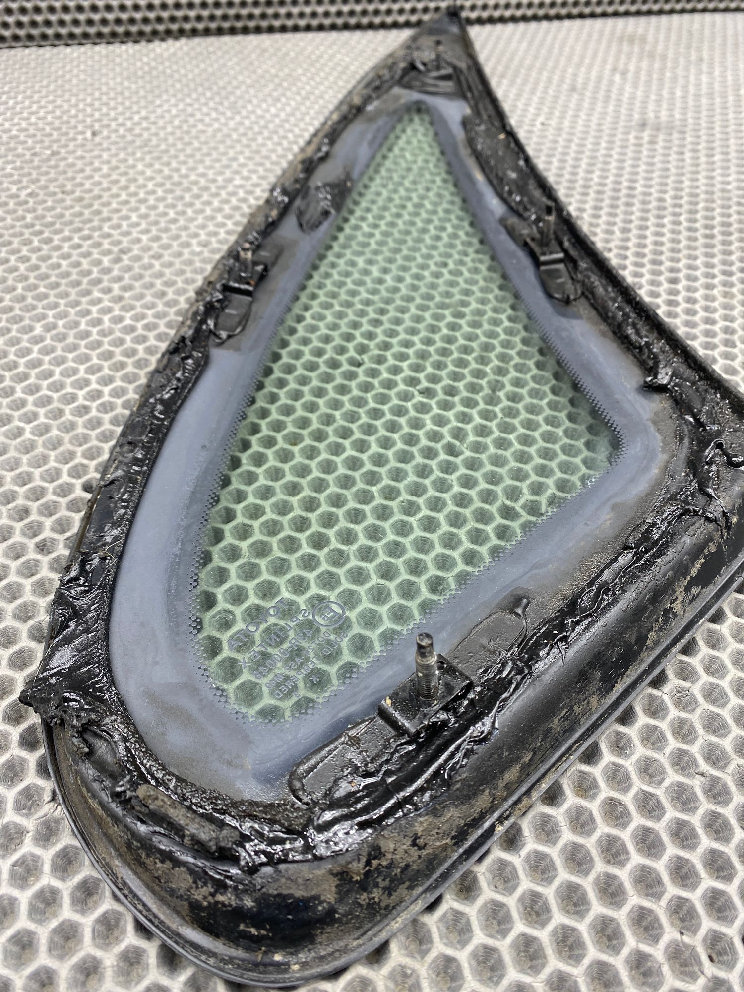 Б/У Стекло кузова глухое заднее левое Toyota CARINA E 6 дорест. 1992—1996 1994 Зеленый, 890 рублей, Краснодар