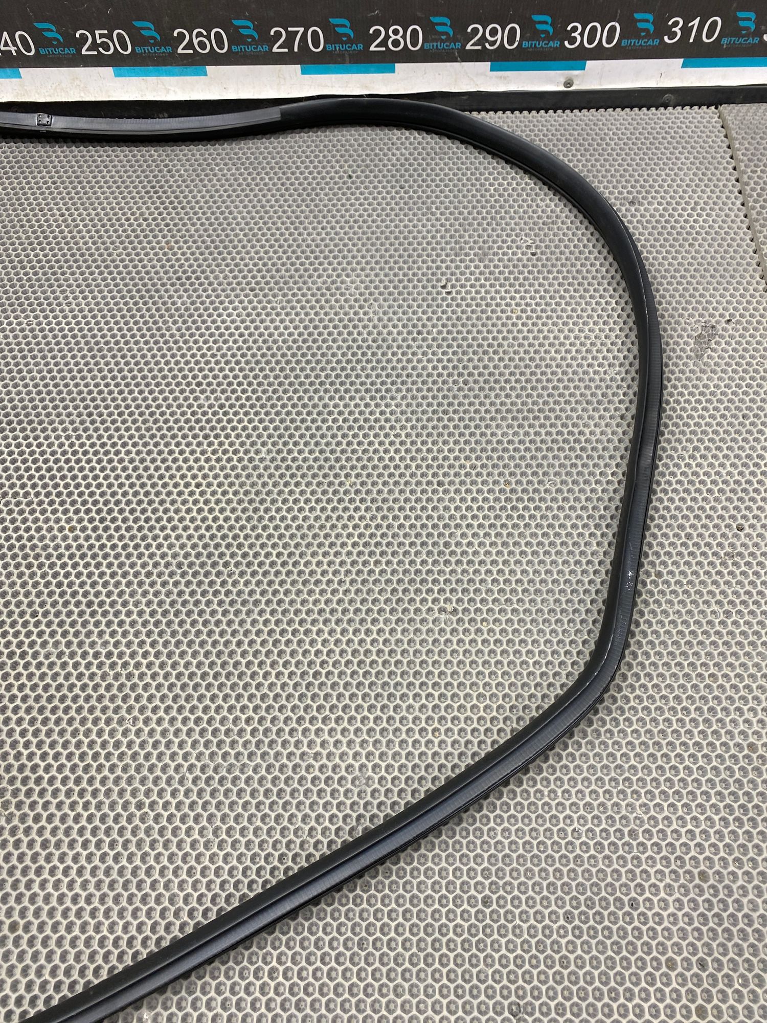 https://ycs.partsauto.market/partsauto-images/thmbs/userImages/c8f07ba63eb5b2f0f6006ea854bf8f7d/part/5ff134a1-9e9a-4610-83e8-df3b82e4e526_1777617398374.jpg