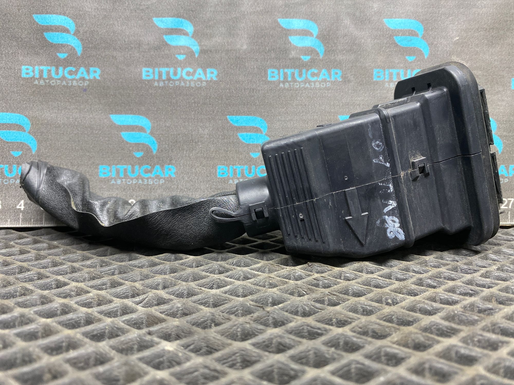 https://ycs.partsauto.market/partsauto-images/thmbs/userImages/c8f07ba63eb5b2f0f6006ea854bf8f7d/part/60bca6ae-5788-4568-9c70-7dc30a3c26a2_1777467668974.jpg