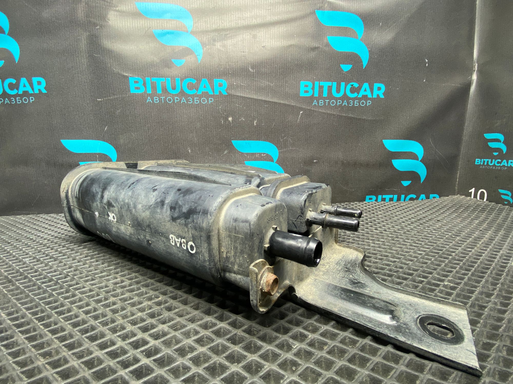 https://ycs.partsauto.market/partsauto-images/thmbs/userImages/c8f07ba63eb5b2f0f6006ea854bf8f7d/part/60c80f8e-e5ad-4fbd-a62c-51c26c3f60dd_1777368177928.jpg