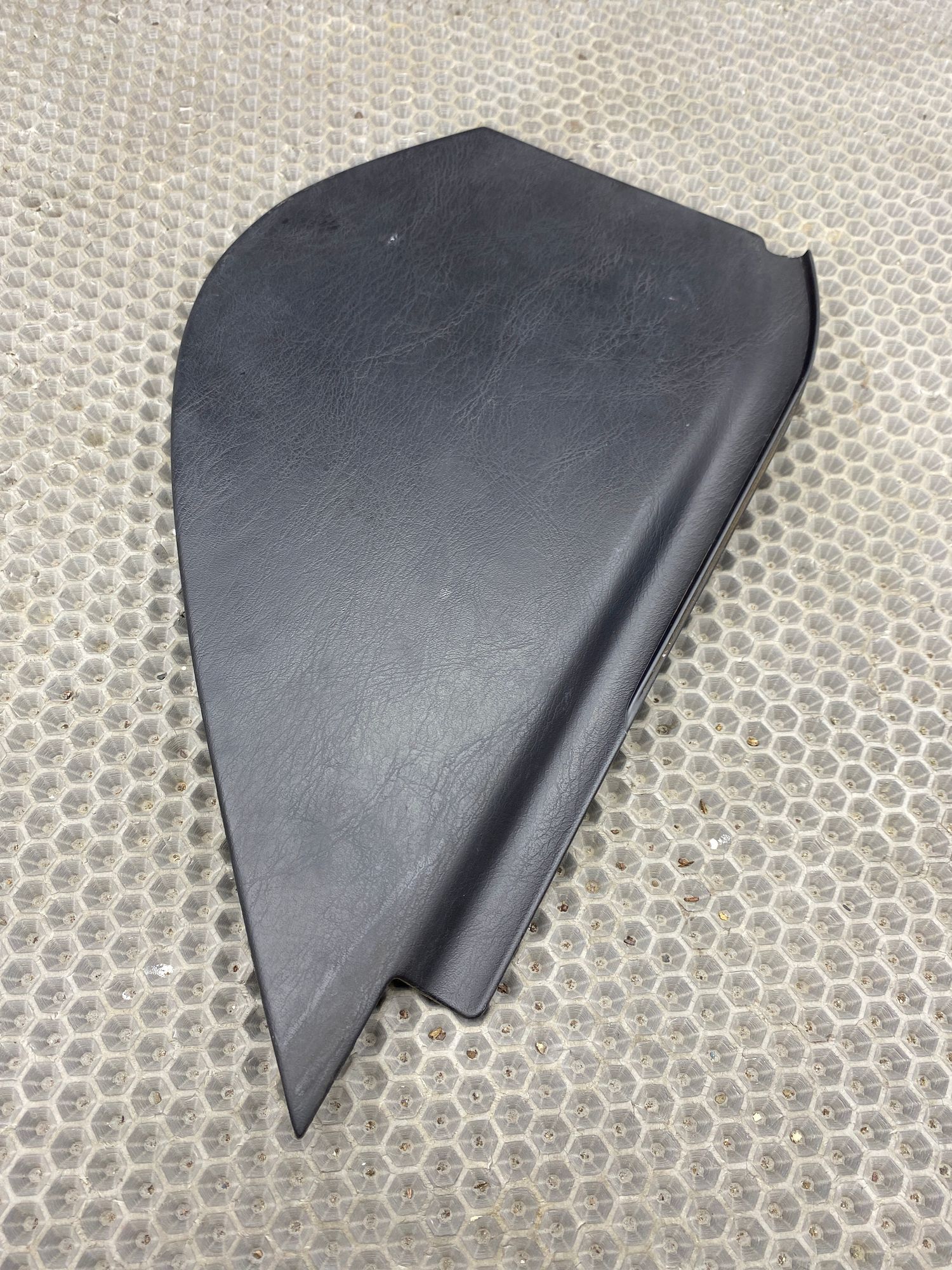 Б/У Накладка торпедо боковая правая Toyota CARINA E 6 дорест. 1992—1996 1994 Зеленый, 499 рублей, Краснодар