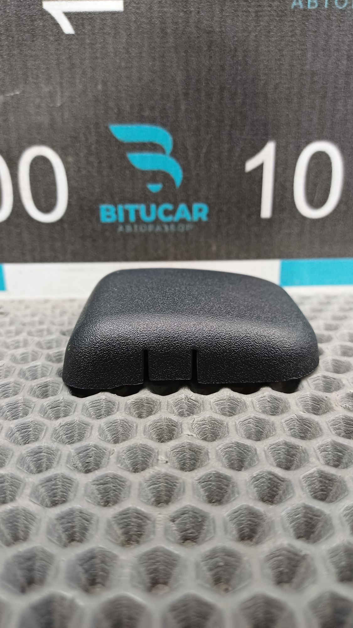 https://ycs.partsauto.market/partsauto-images/thmbs/userImages/c8f07ba63eb5b2f0f6006ea854bf8f7d/part/60f330a5-eb9f-4ef6-b4f8-3a9f1c3281cc_1776181187039.jpg