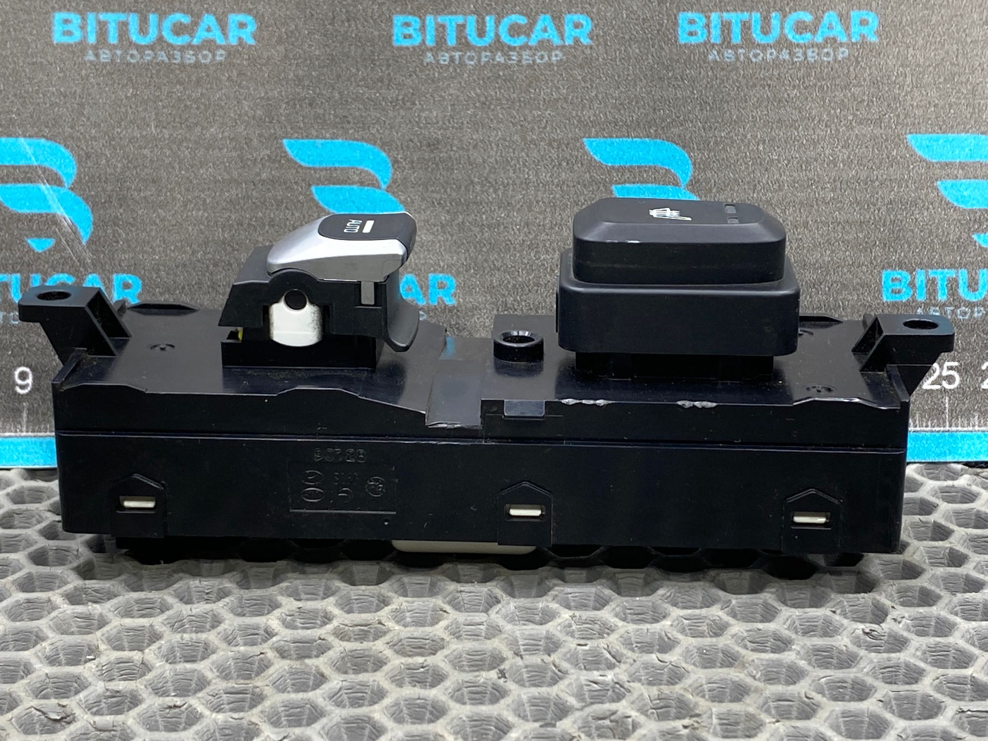 https://ycs.partsauto.market/partsauto-images/thmbs/userImages/c8f07ba63eb5b2f0f6006ea854bf8f7d/part/612e06d8-5421-4d6c-9de1-cca1a01141c5_1777793158670.jpg