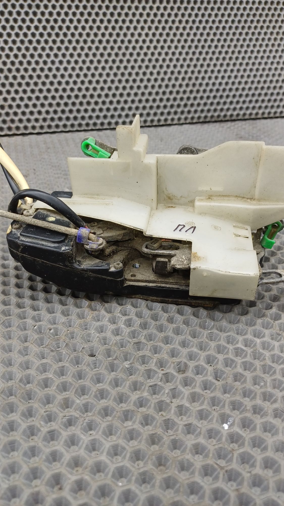 Б/У Замок двери левой передней Toyota CARINA E 6 дорест. 1992—1996 1994 Зеленый, 990 рублей, Краснодар