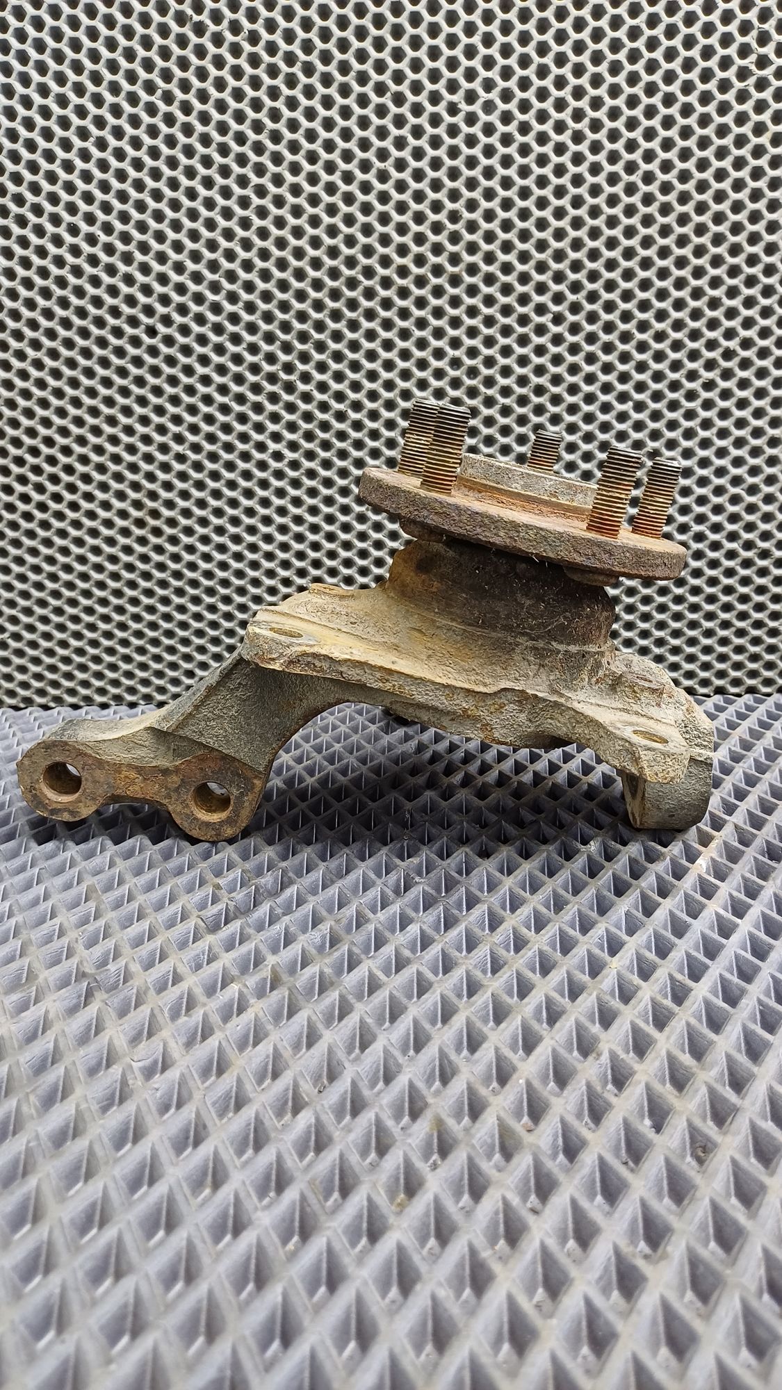 Б/У Поворотный кулак правый Toyota CARINA E 6 дорест. 1992—1996 1994 Зеленый, 1990 рублей, Краснодар