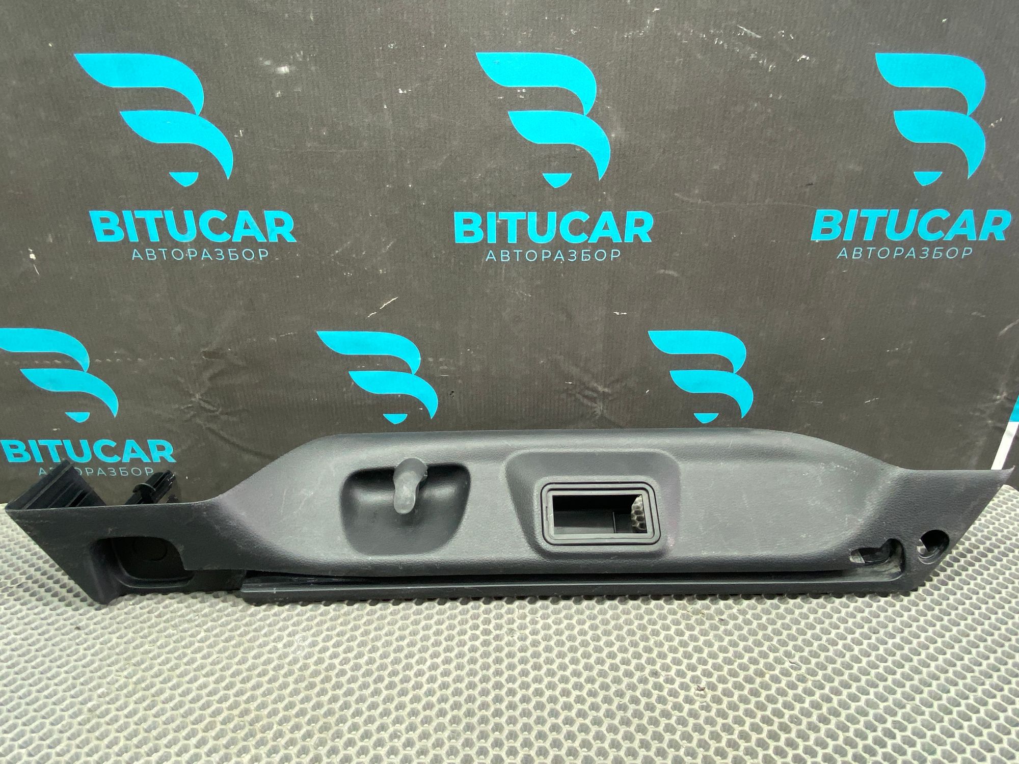 https://ycs.partsauto.market/partsauto-images/thmbs/userImages/c8f07ba63eb5b2f0f6006ea854bf8f7d/part/62265298-b201-4296-8842-95821a0675f0_1777533362909.jpg