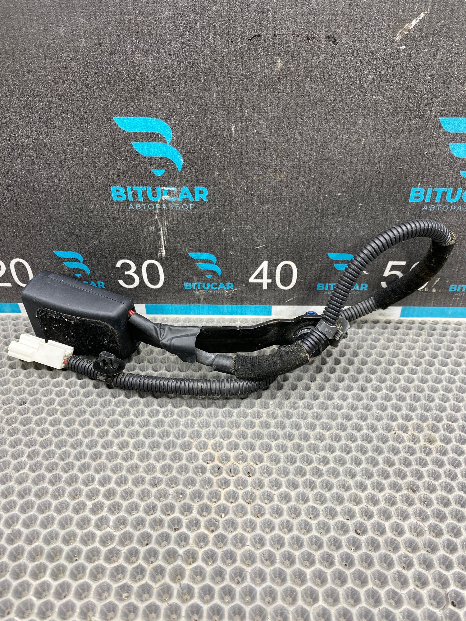 Б/У Замок ремня безопасности передний левый Kia Ceed 2 JD (G4FG) 1.6L MT 2015 Хэтчбек, 2990 рублей, Краснодар