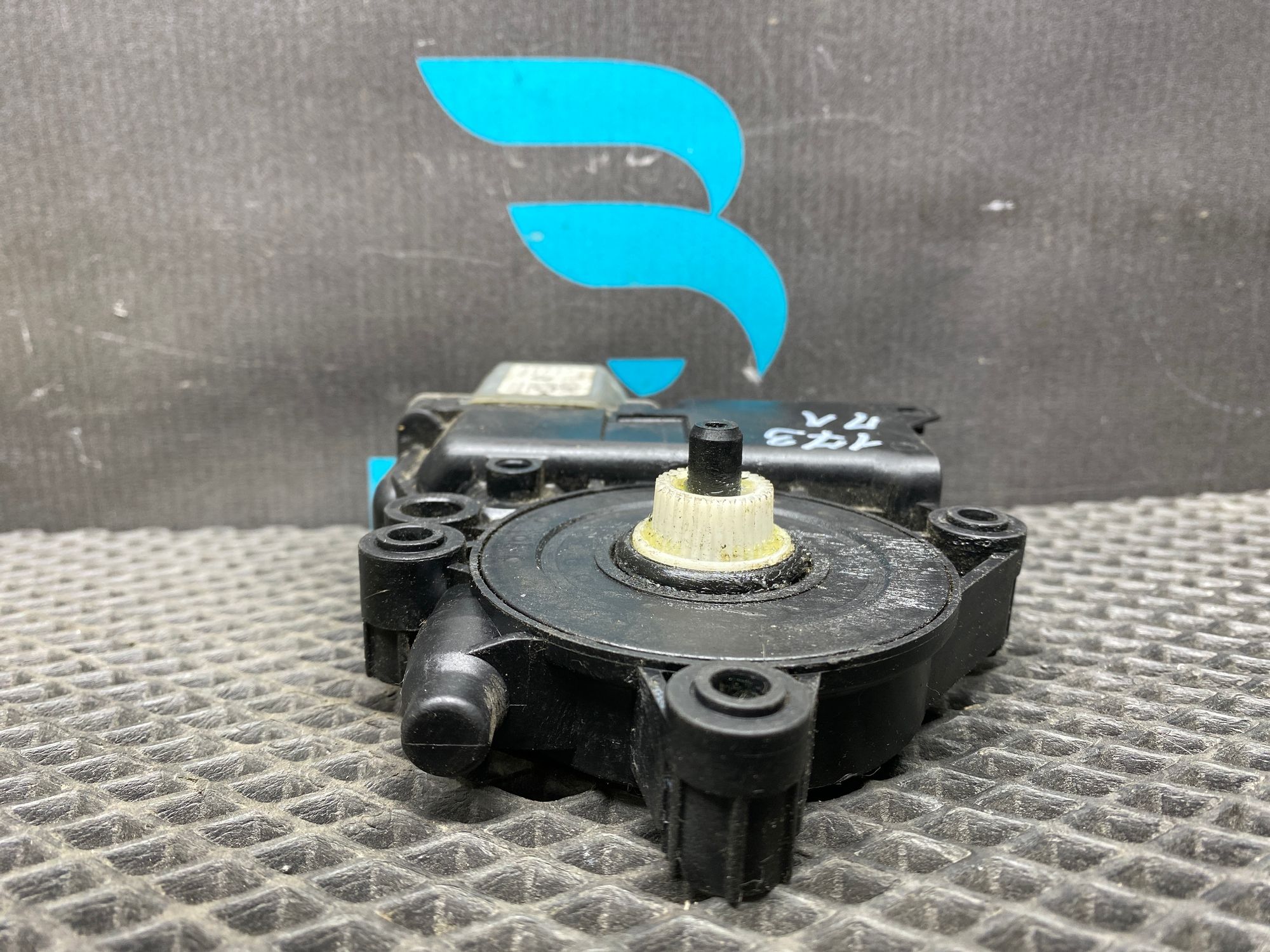 https://ycs.partsauto.market/partsauto-images/thmbs/userImages/c8f07ba63eb5b2f0f6006ea854bf8f7d/part/646820a5-ce86-499b-92c4-48803ea569e4_1776945993294.jpg
